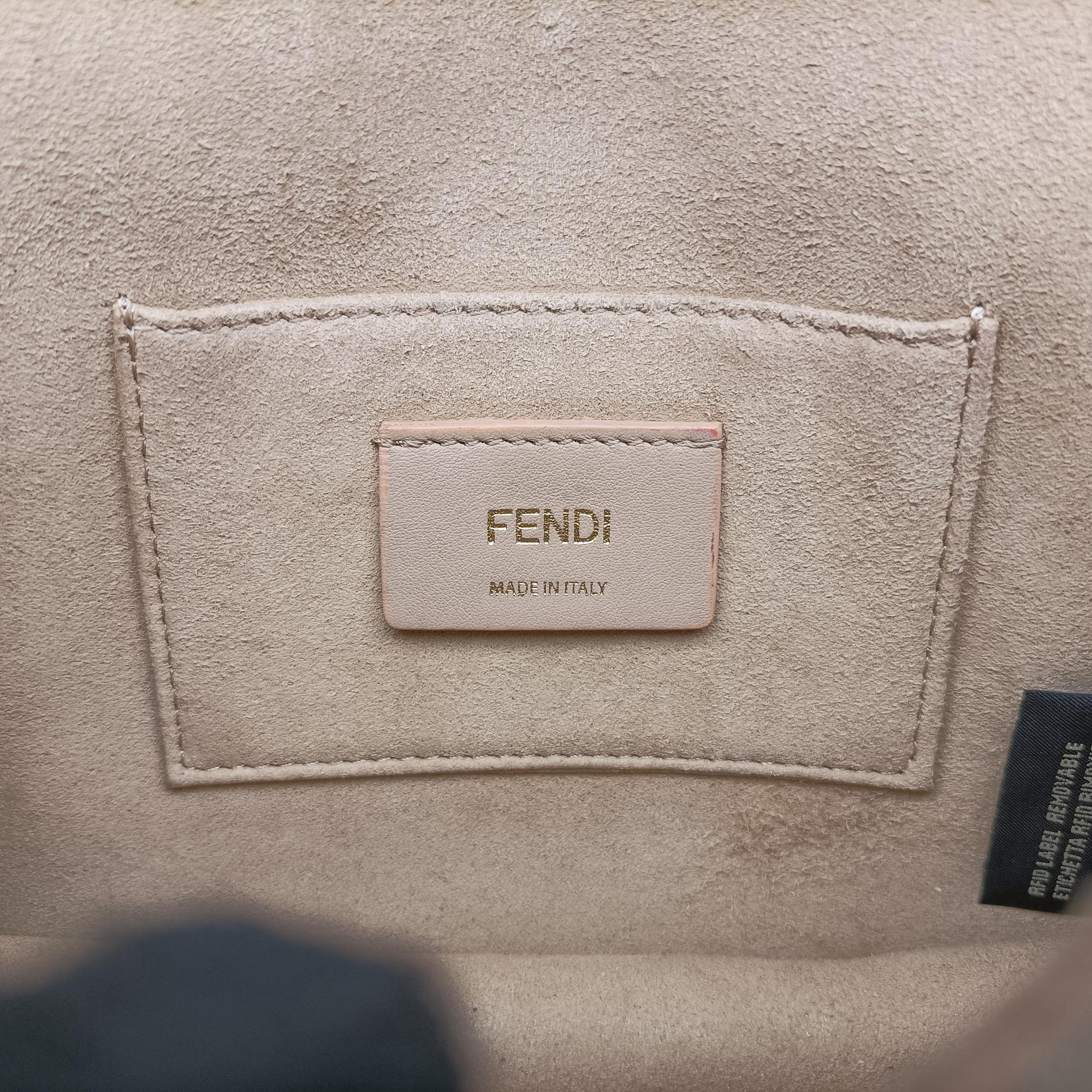 Pre-owned Fendi Kan I beige Leather 8M0381 shoulderbag | stylenewstar