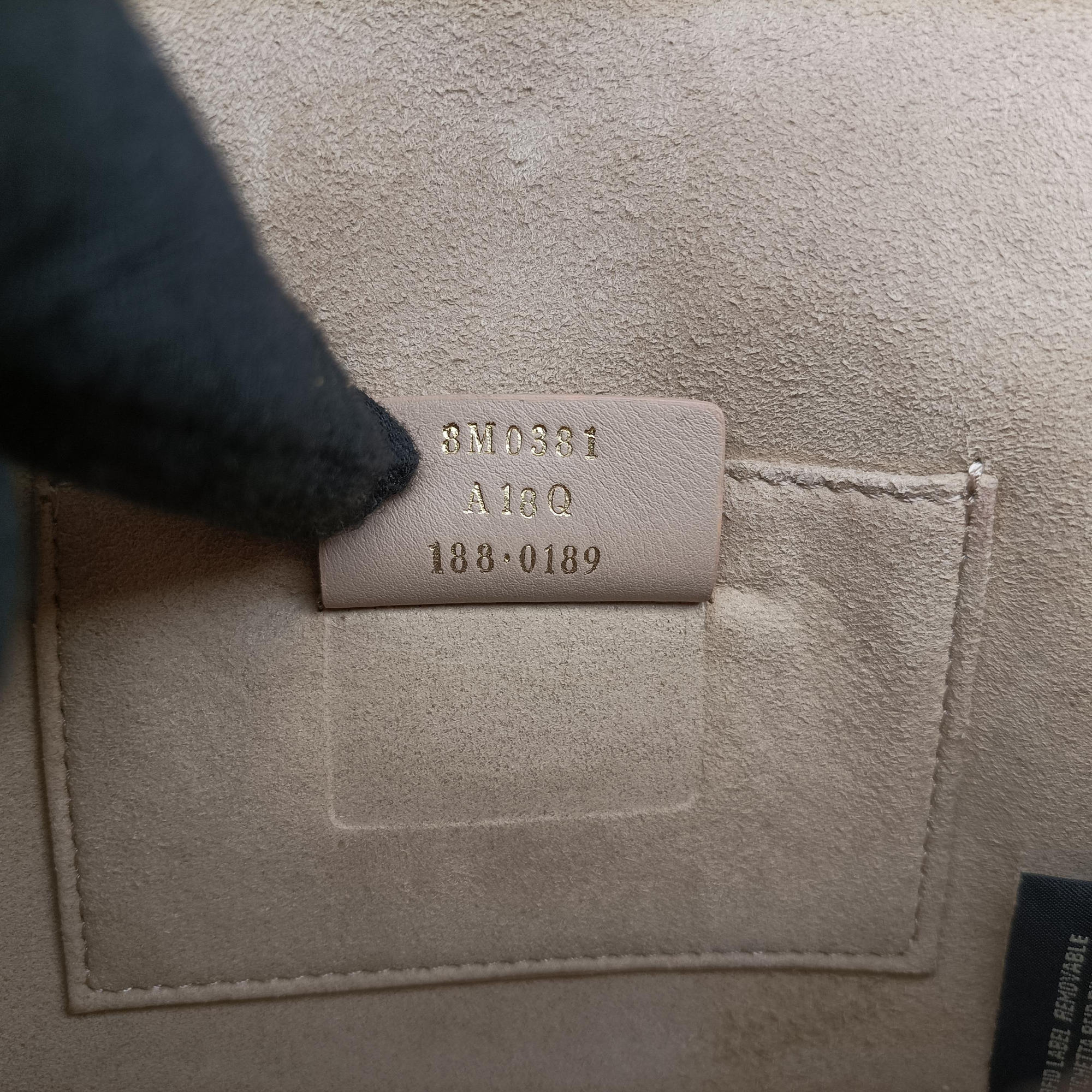 Pre-owned Fendi Kan I beige Leather 8M0381 shoulderbag | stylenewstar