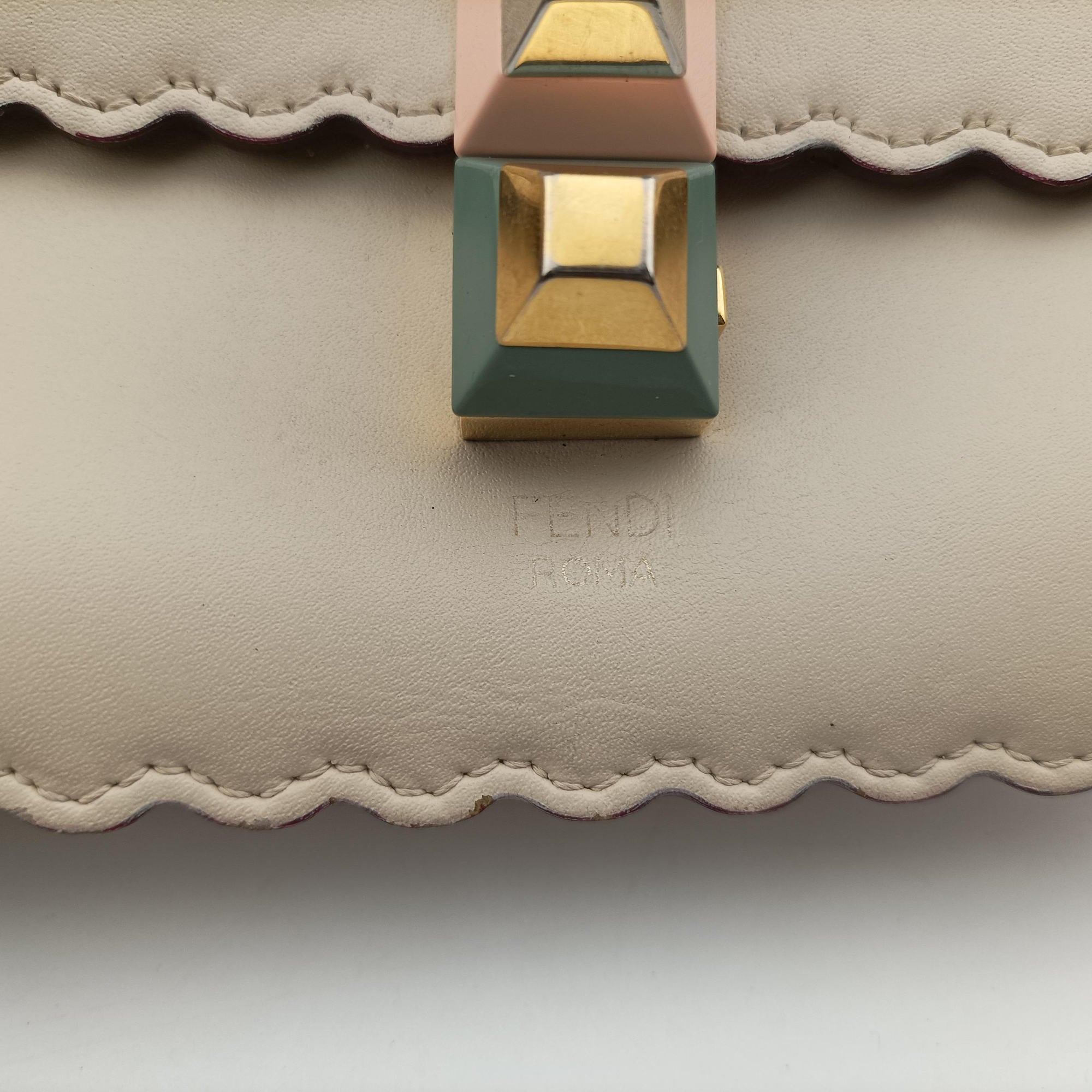 Pre-owned Fendi Kan I beige Leather 8M0381 shoulderbag | stylenewstar