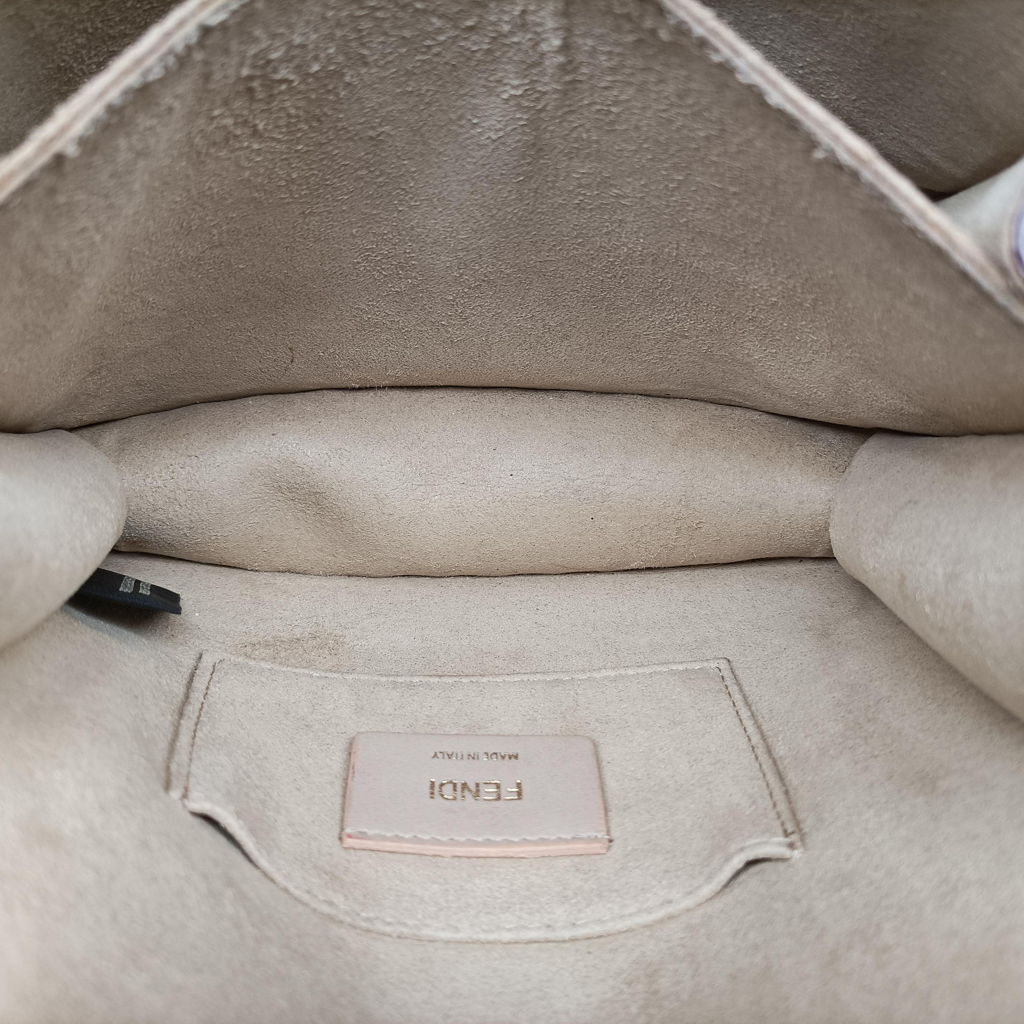 Pre-owned Fendi Kan I beige Leather 8M0381 shoulderbag | stylenewstar