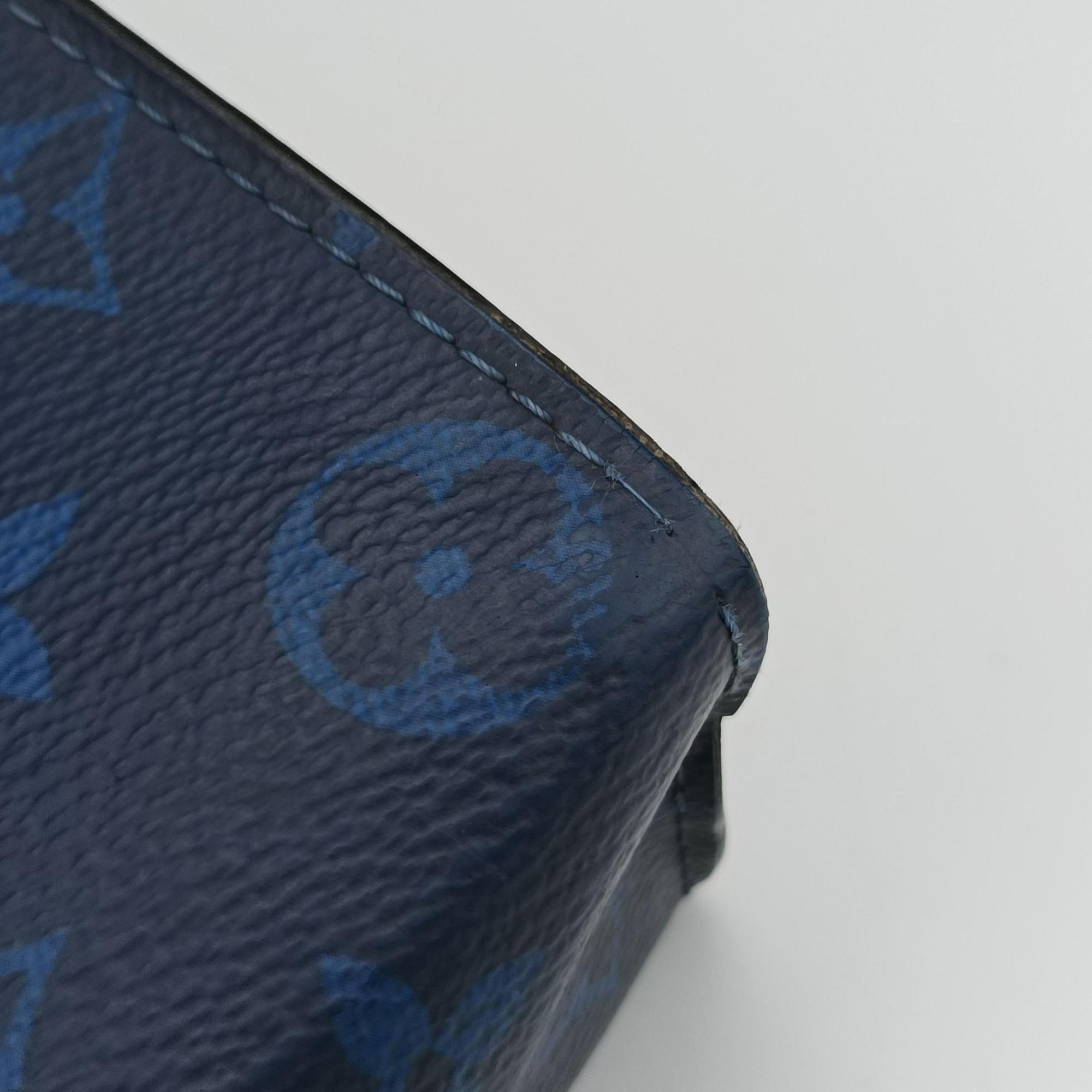 Pre-owned Louis Vuitton Taigarama Pochette Voyage MM Cobalt × Pacific Blue Taiga Leather × Canvas M30423 clutchbag | stylenewstar