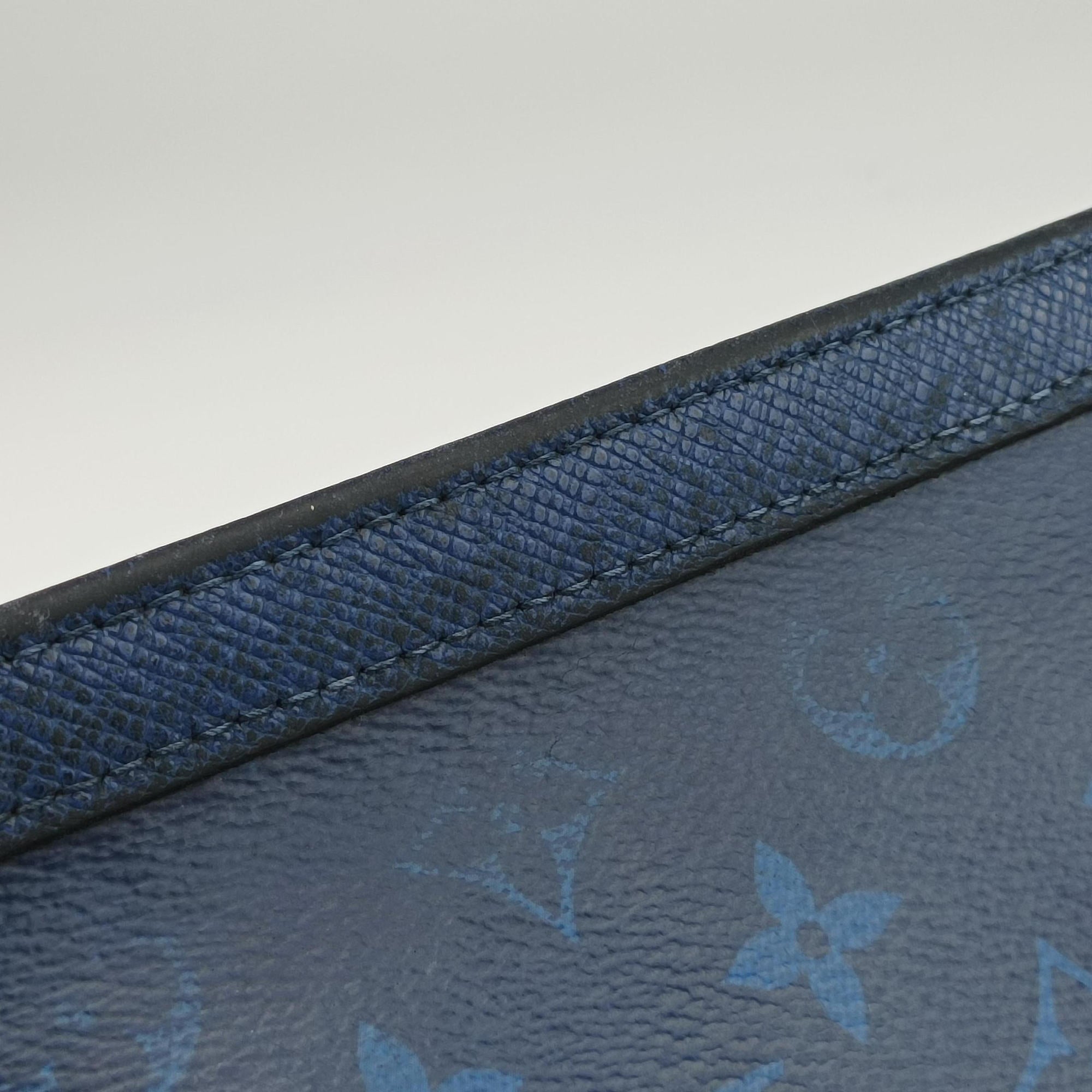 Pre-owned Louis Vuitton Taigarama Pochette Voyage MM Cobalt × Pacific Blue Taiga Leather × Canvas M30423 clutchbag | stylenewstar