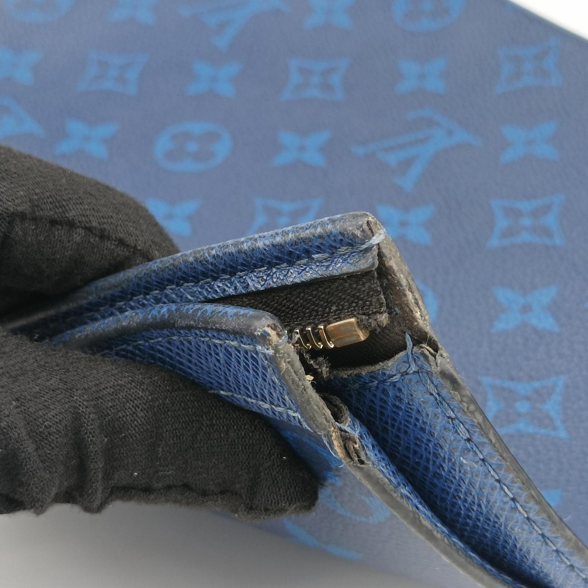 Pre-owned Louis Vuitton Taigarama Pochette Voyage MM Cobalt × Pacific Blue Taiga Leather × Canvas M30423 clutchbag | stylenewstar