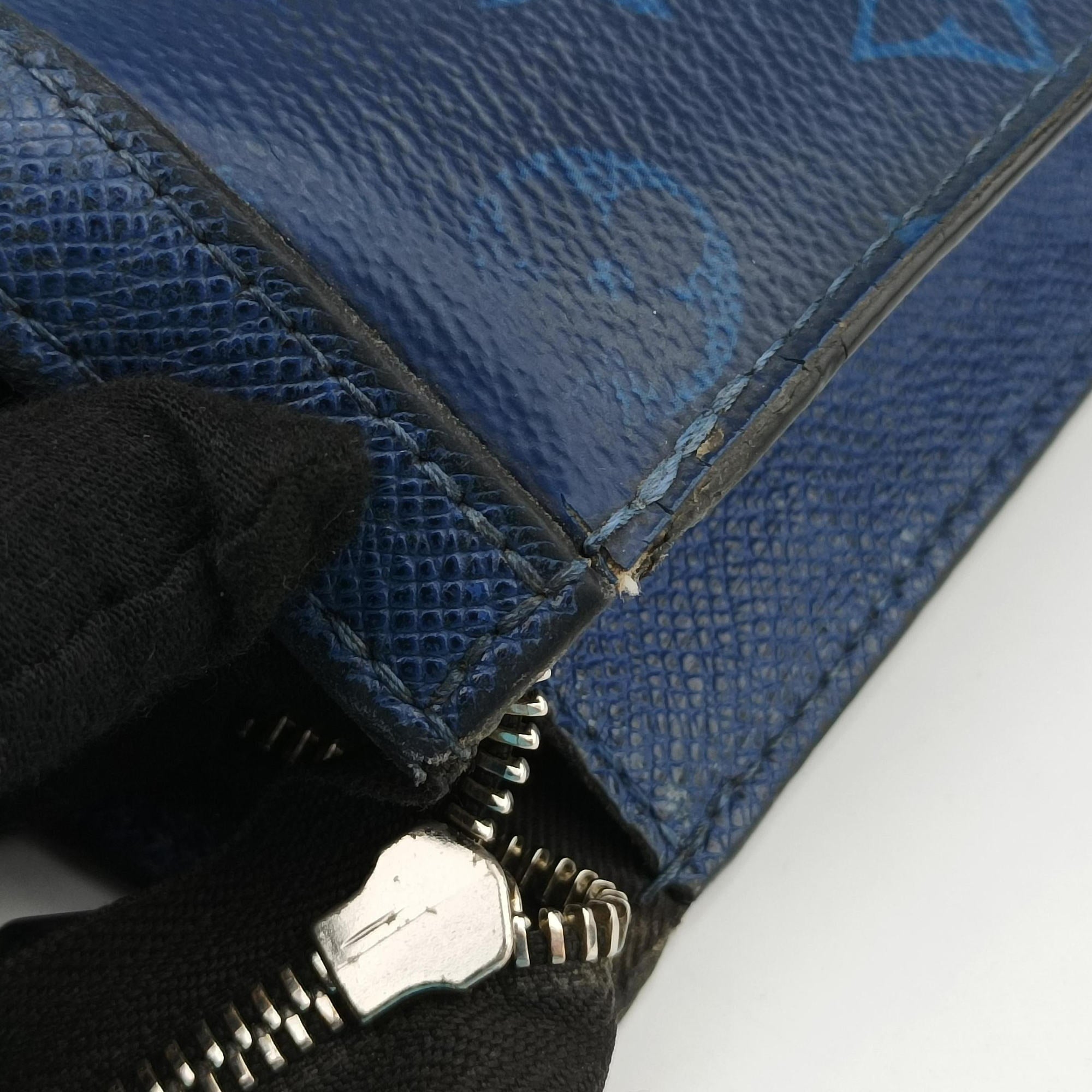 Pre-owned Louis Vuitton Taigarama Pochette Voyage MM Cobalt × Pacific Blue Taiga Leather × Canvas M30423 clutchbag | stylenewstar