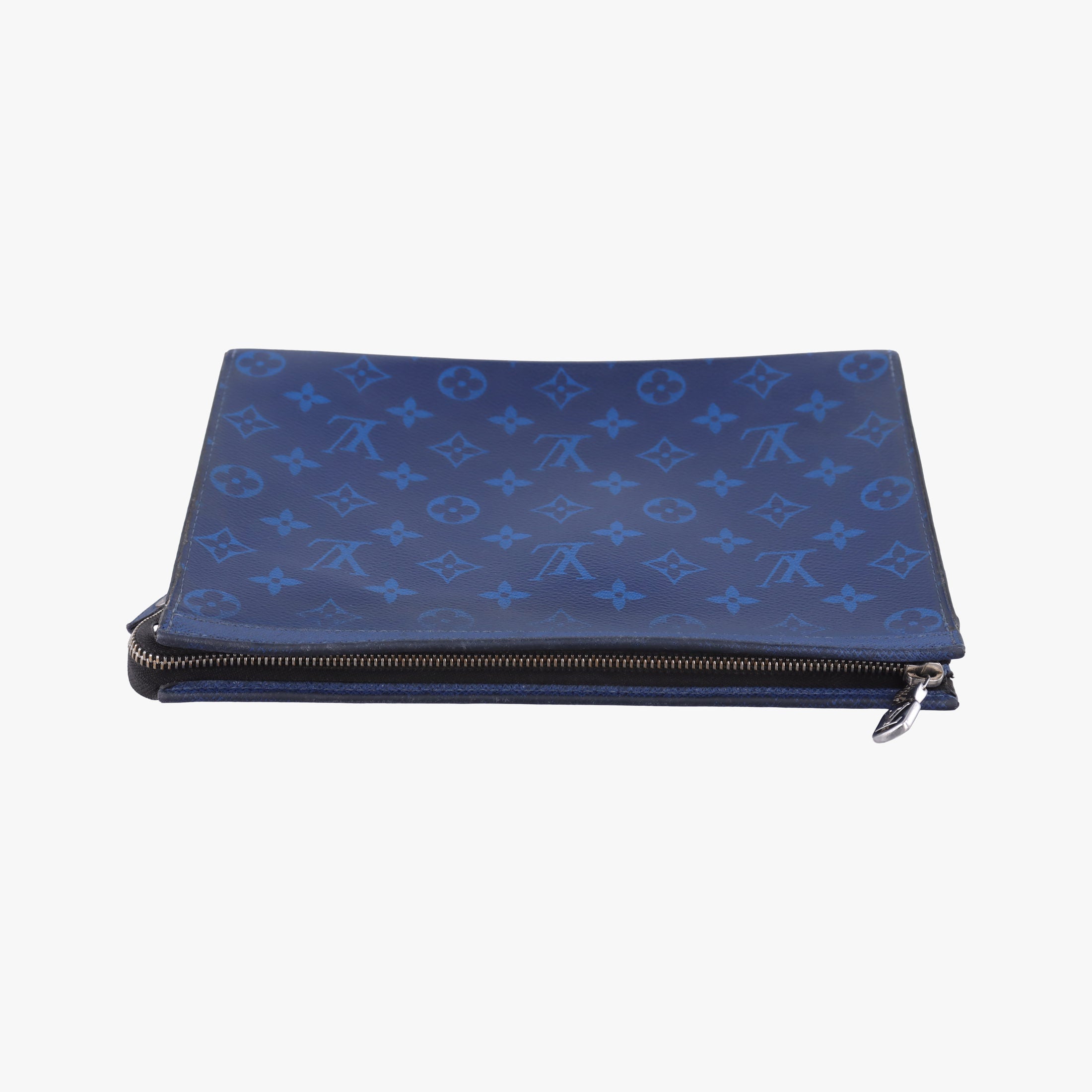 Pre-owned Louis Vuitton Taigarama Pochette Voyage MM Cobalt × Pacific Blue Taiga Leather × Canvas M30423 clutchbag | stylenewstar
