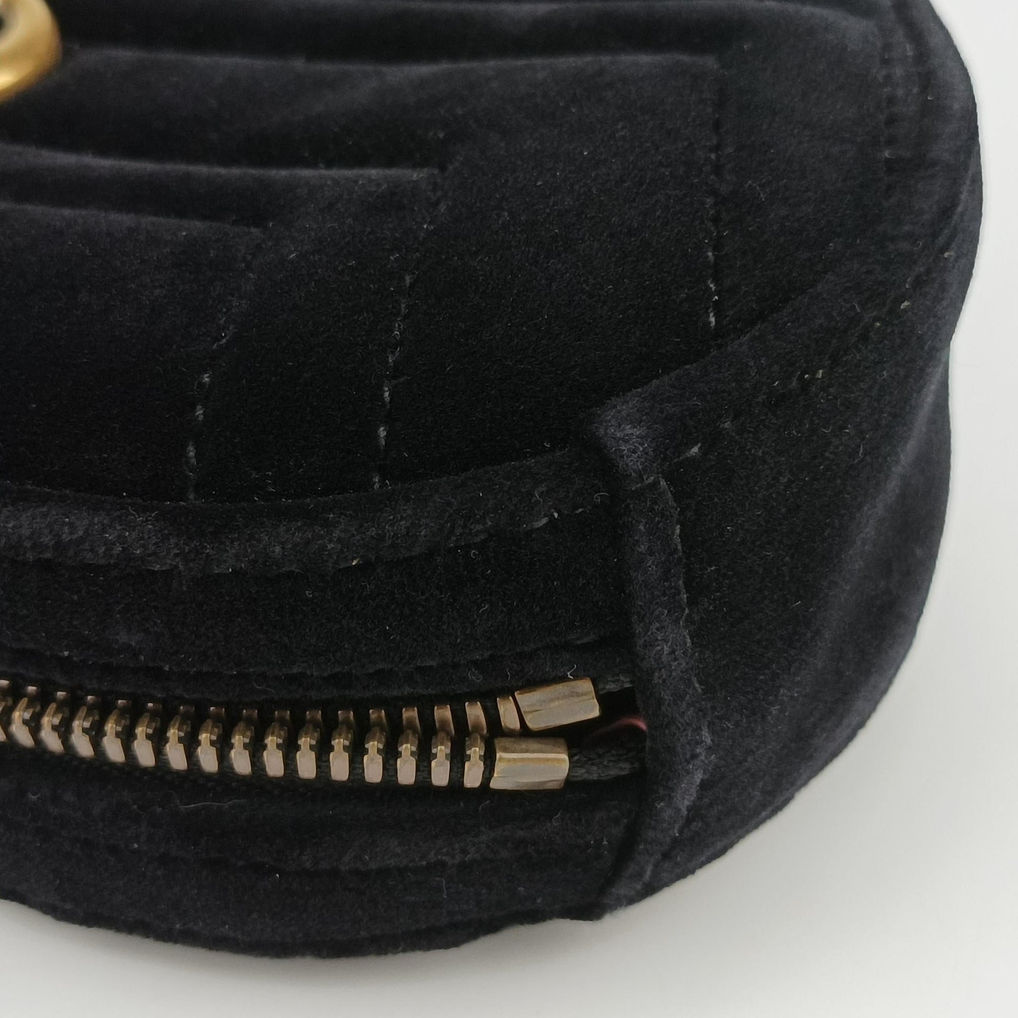Pre-owned Gucci GG Marmont Black velour 476434 bum bag/waist bag | stylenewstar