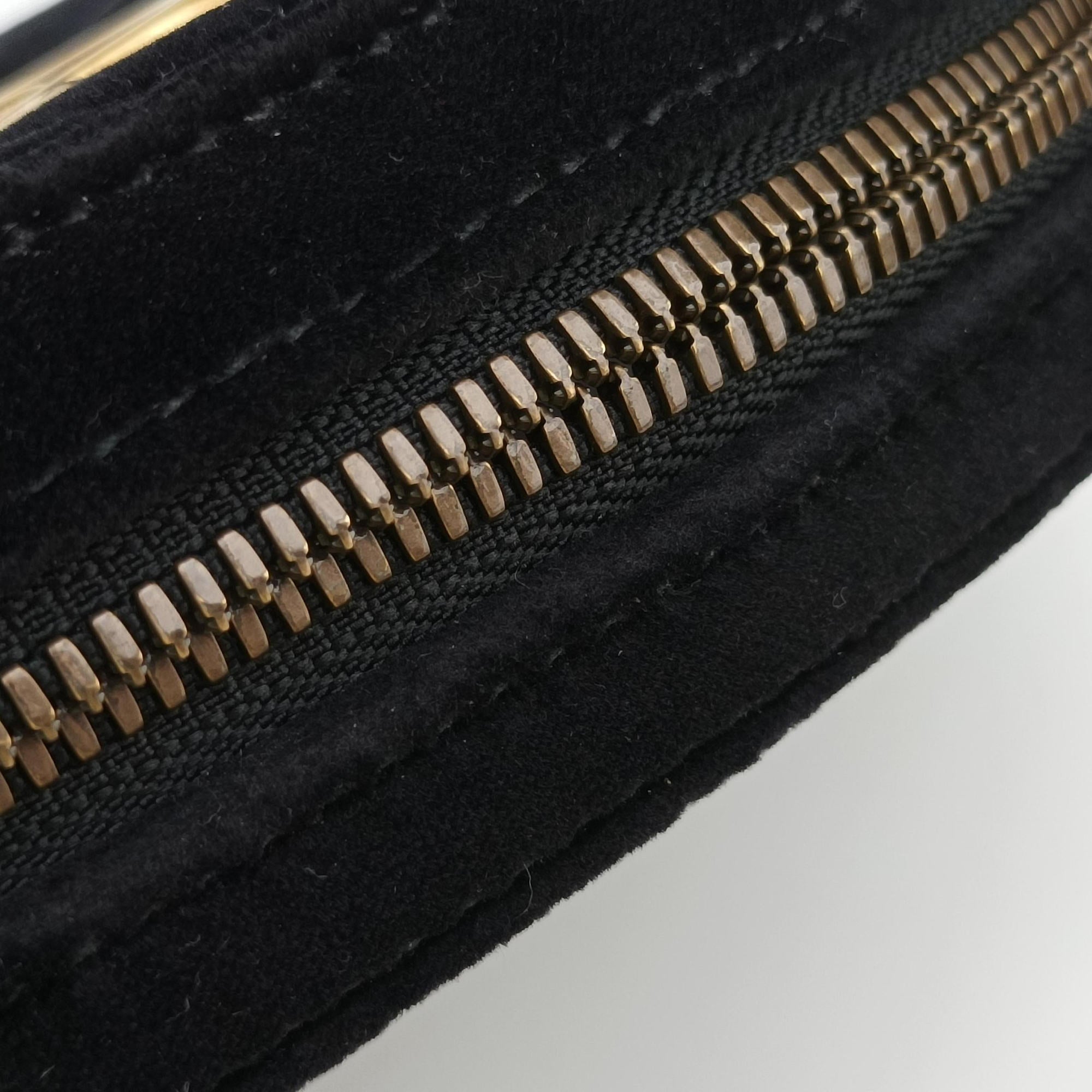 Pre-owned Gucci GG Marmont Black velour 476434 bum bag/waist bag | stylenewstar