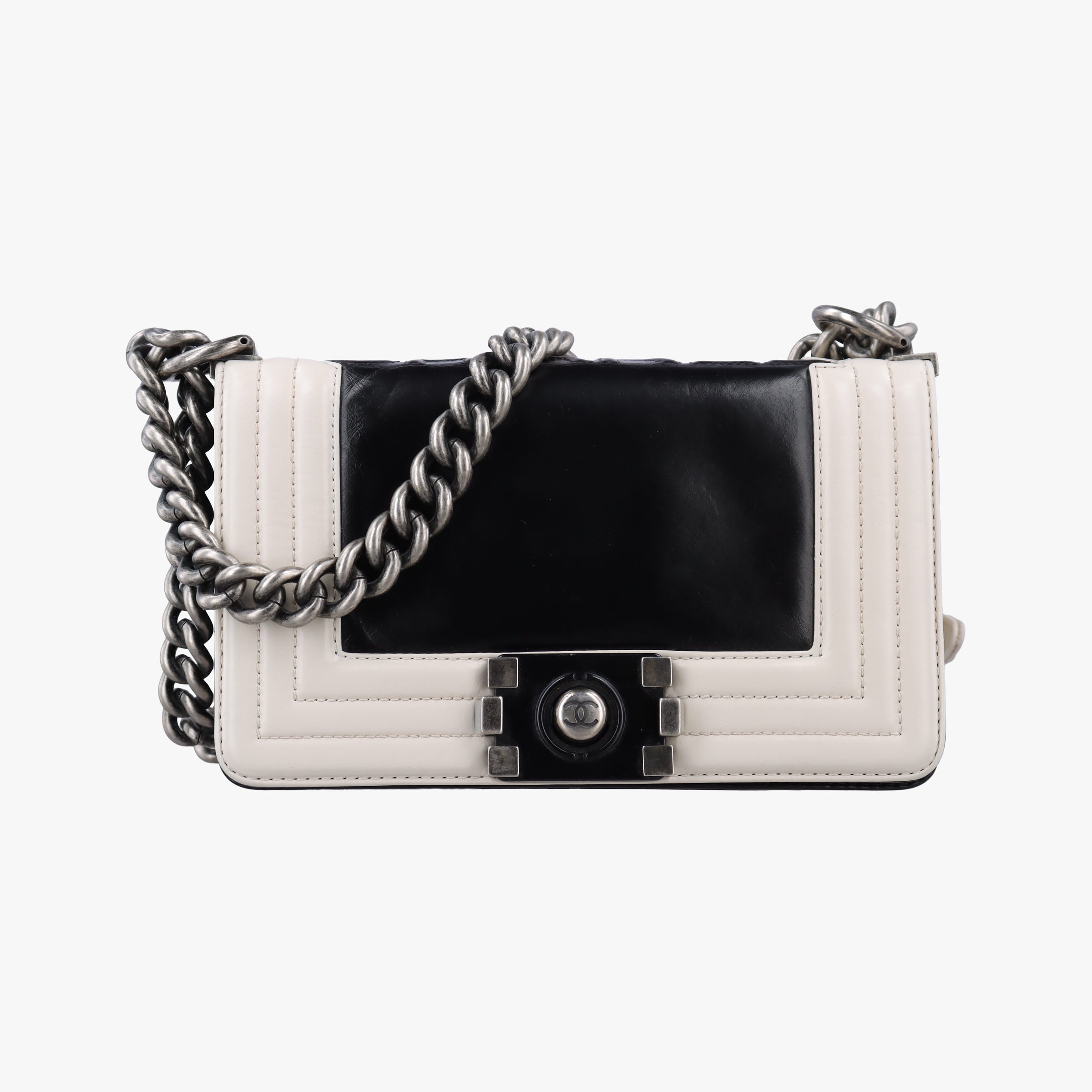 Vintage Chanel BOY CHANEL Black×white Leather A66712 shoulderbag | stylenewstar