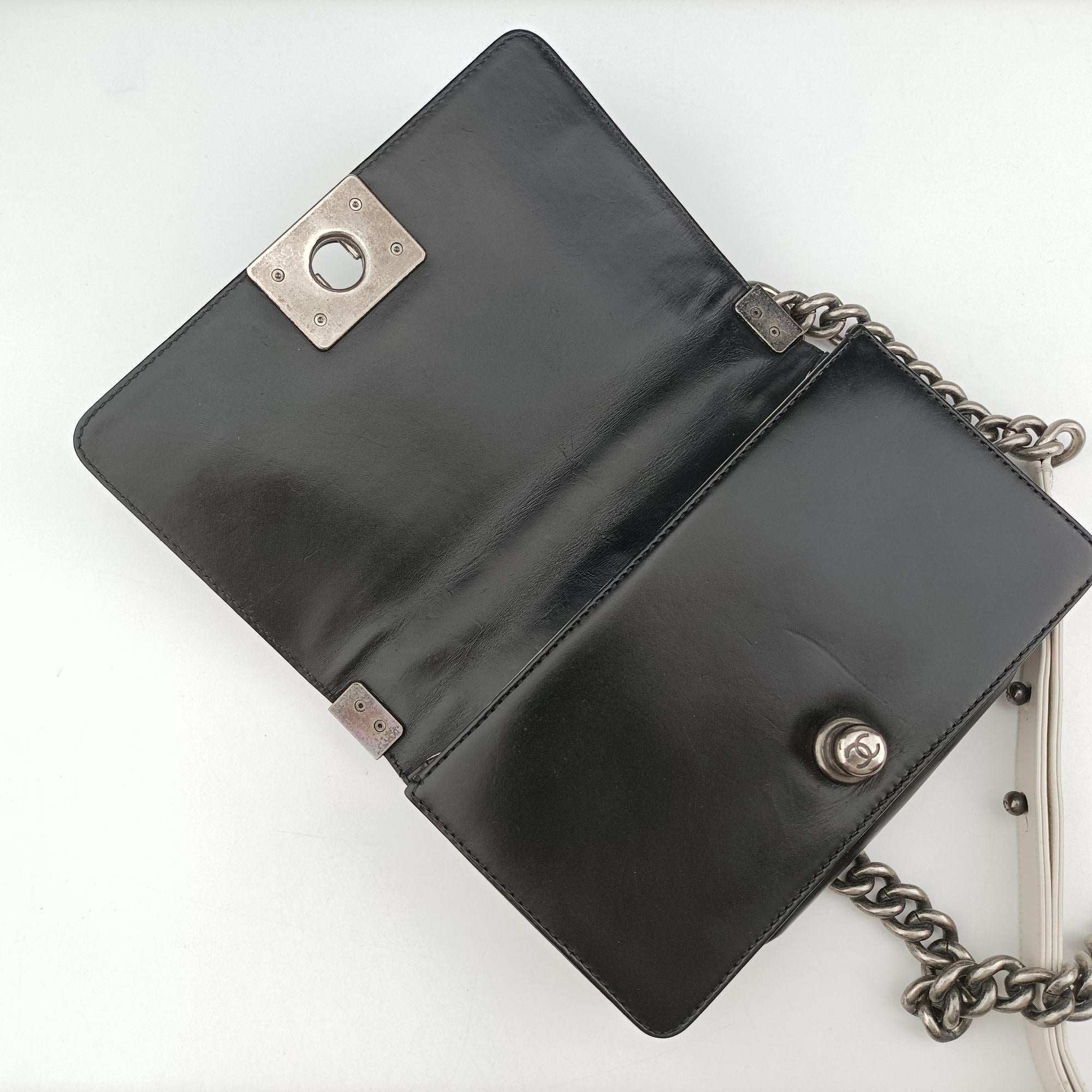 Vintage Chanel BOY CHANEL Black×white Leather A66712 shoulderbag | stylenewstar