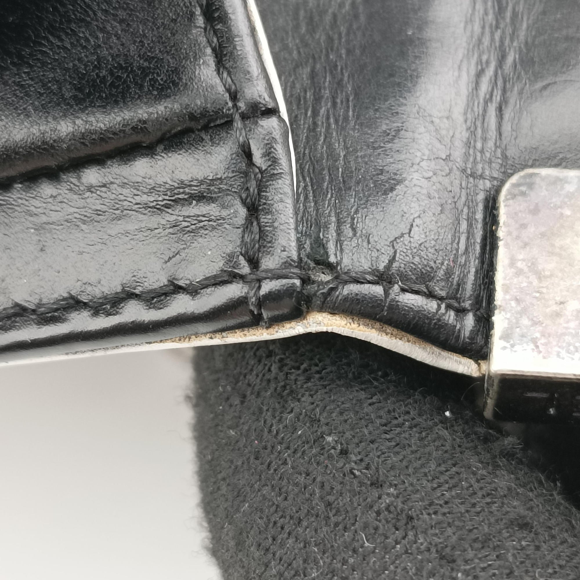 Vintage Chanel BOY CHANEL Black×white Leather A66712 shoulderbag | stylenewstar