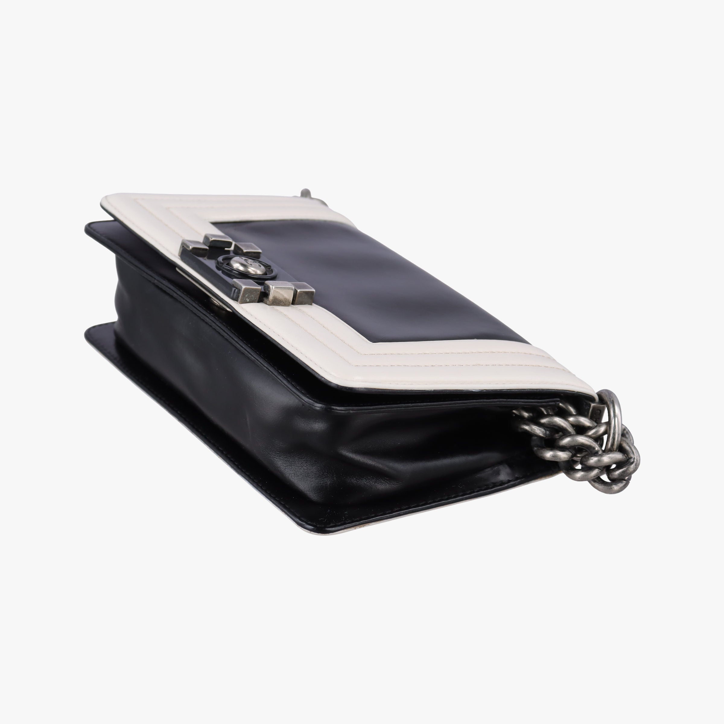 Vintage Chanel BOY CHANEL Black×white Leather A66712 shoulderbag | stylenewstar