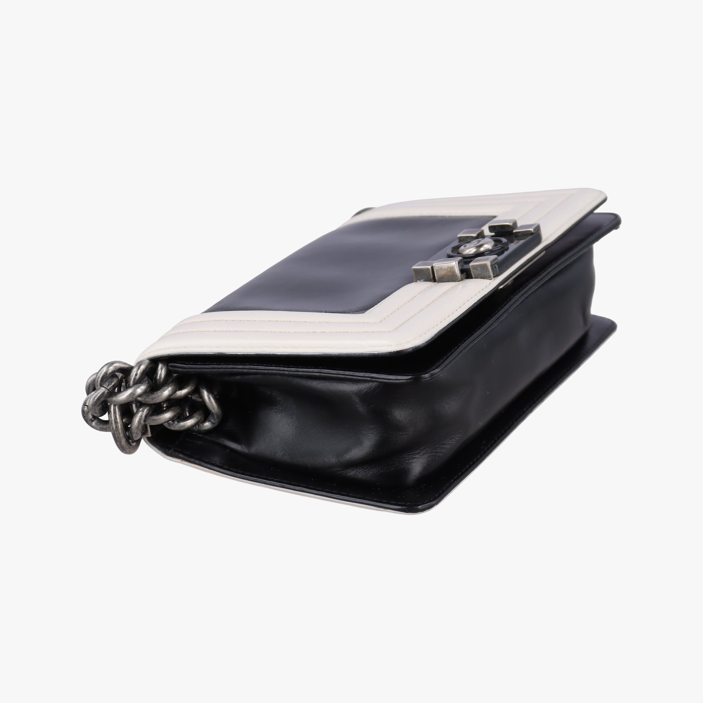 Vintage Chanel BOY CHANEL Black×white Leather A66712 shoulderbag | stylenewstar