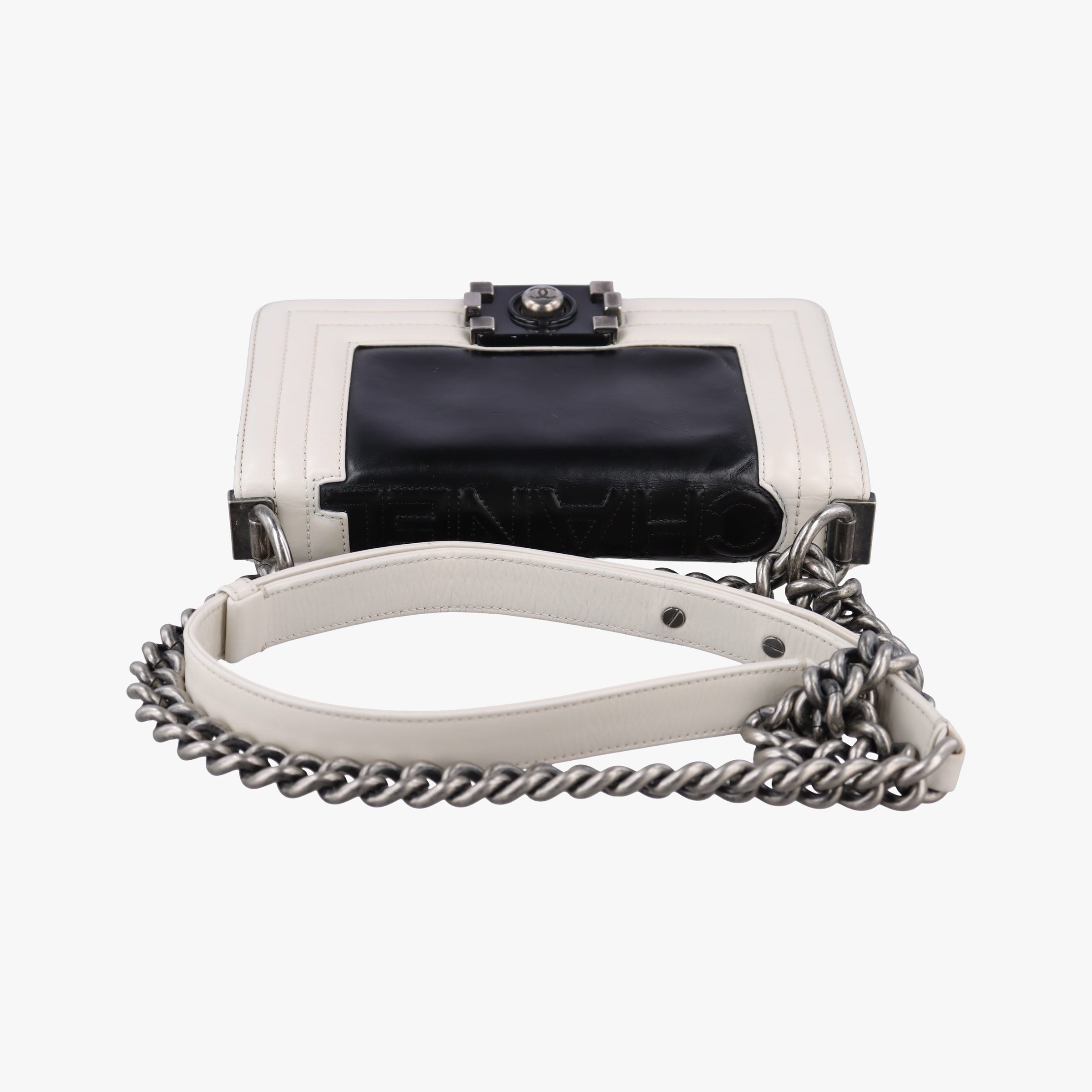 Vintage Chanel BOY CHANEL Black×white Leather A66712 shoulderbag | stylenewstar