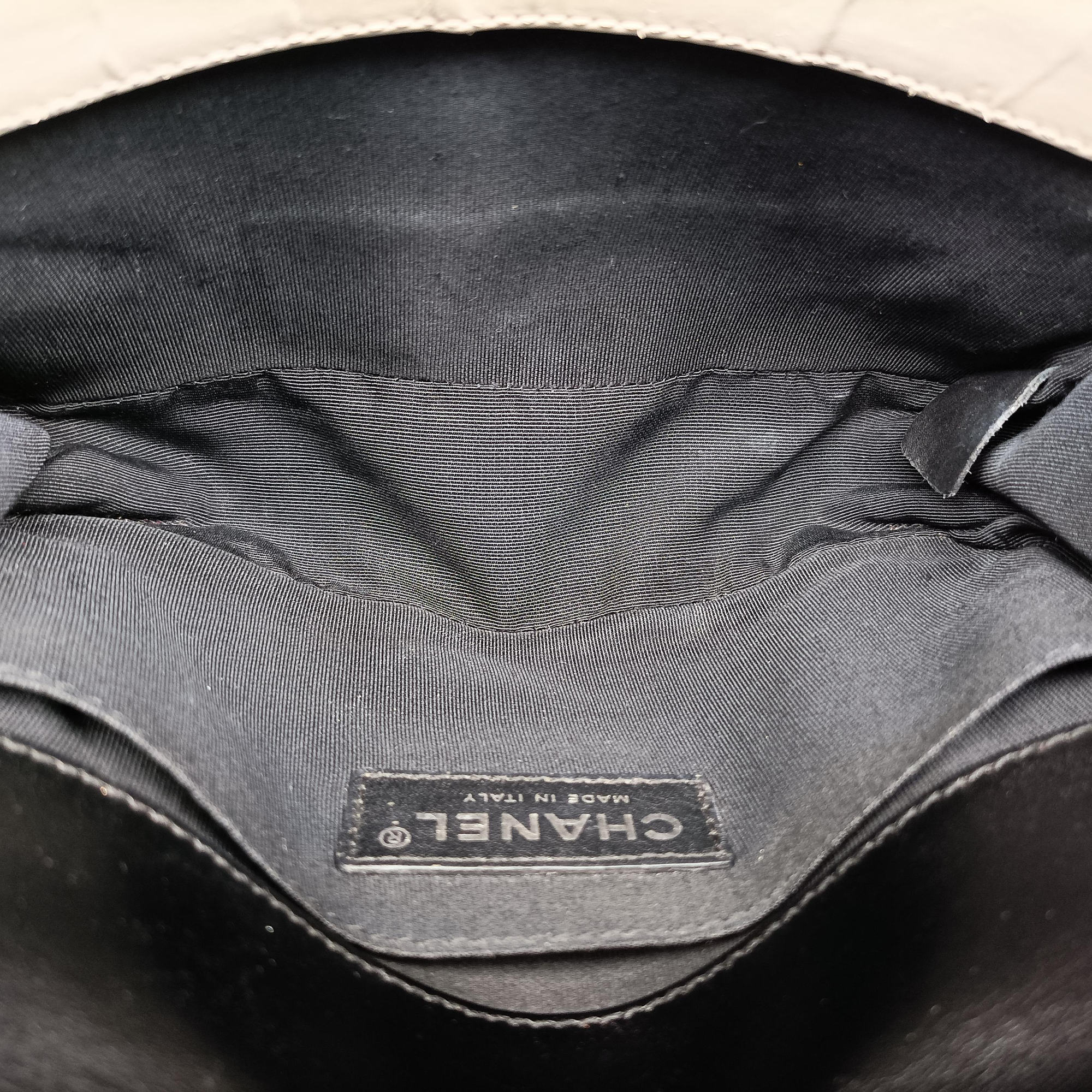 Vintage Chanel BOY CHANEL Black×white Leather A66712 shoulderbag | stylenewstar