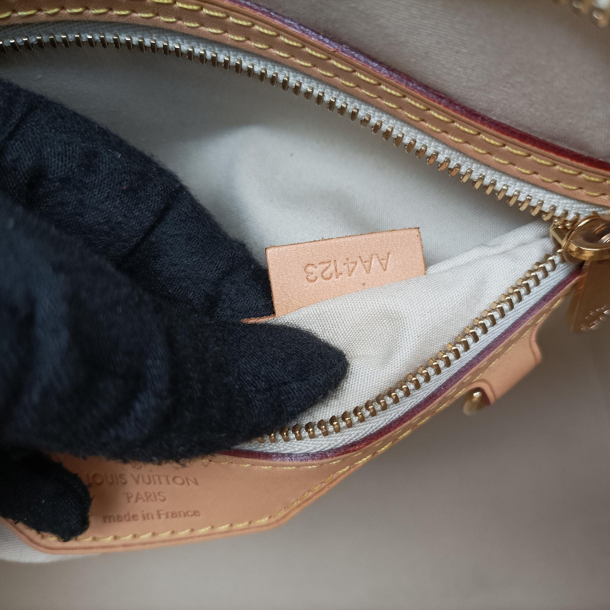 Pre-owned Louis Vuitton Brea MM Dunne Vernis M90180 shoulderbag | stylenewstar