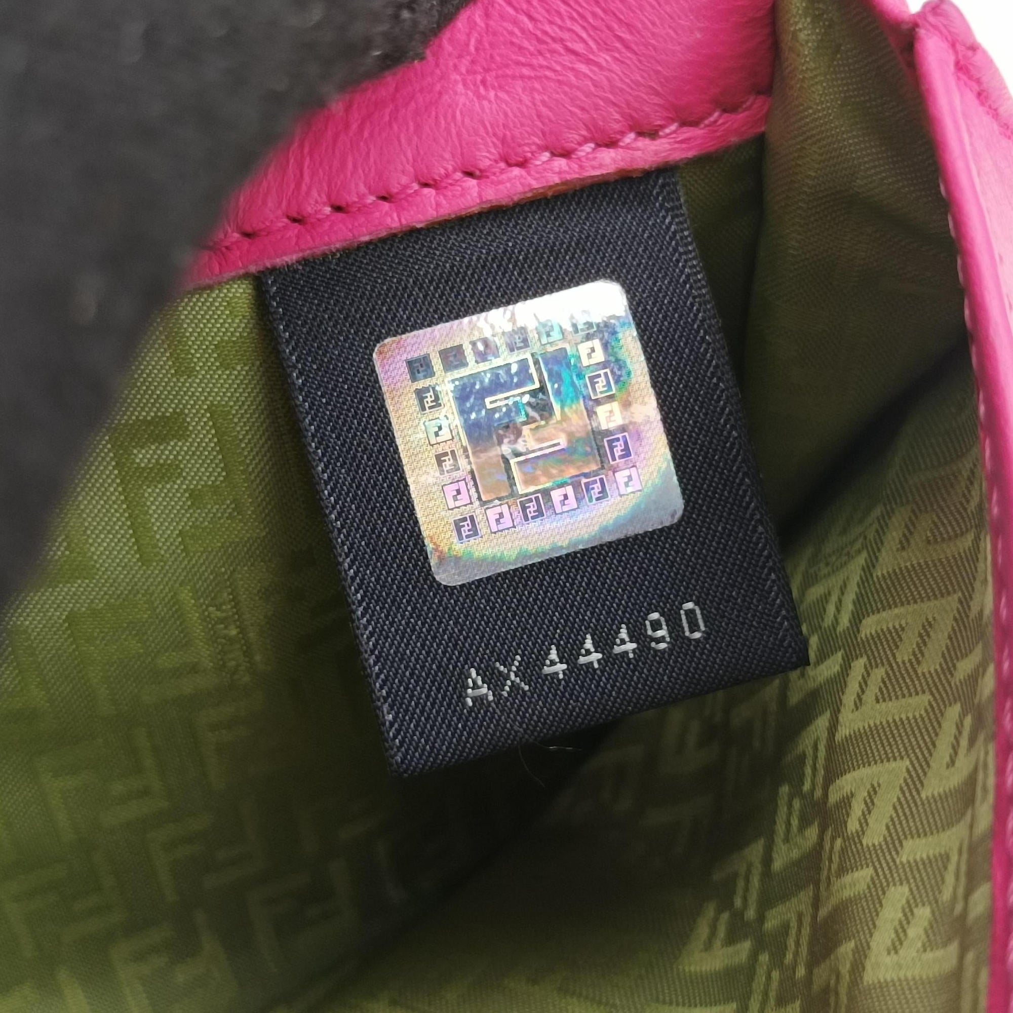 Pre-owned Fendi Embossed Logo Rose Leather 8M0219 shoulderbag | stylenewstar