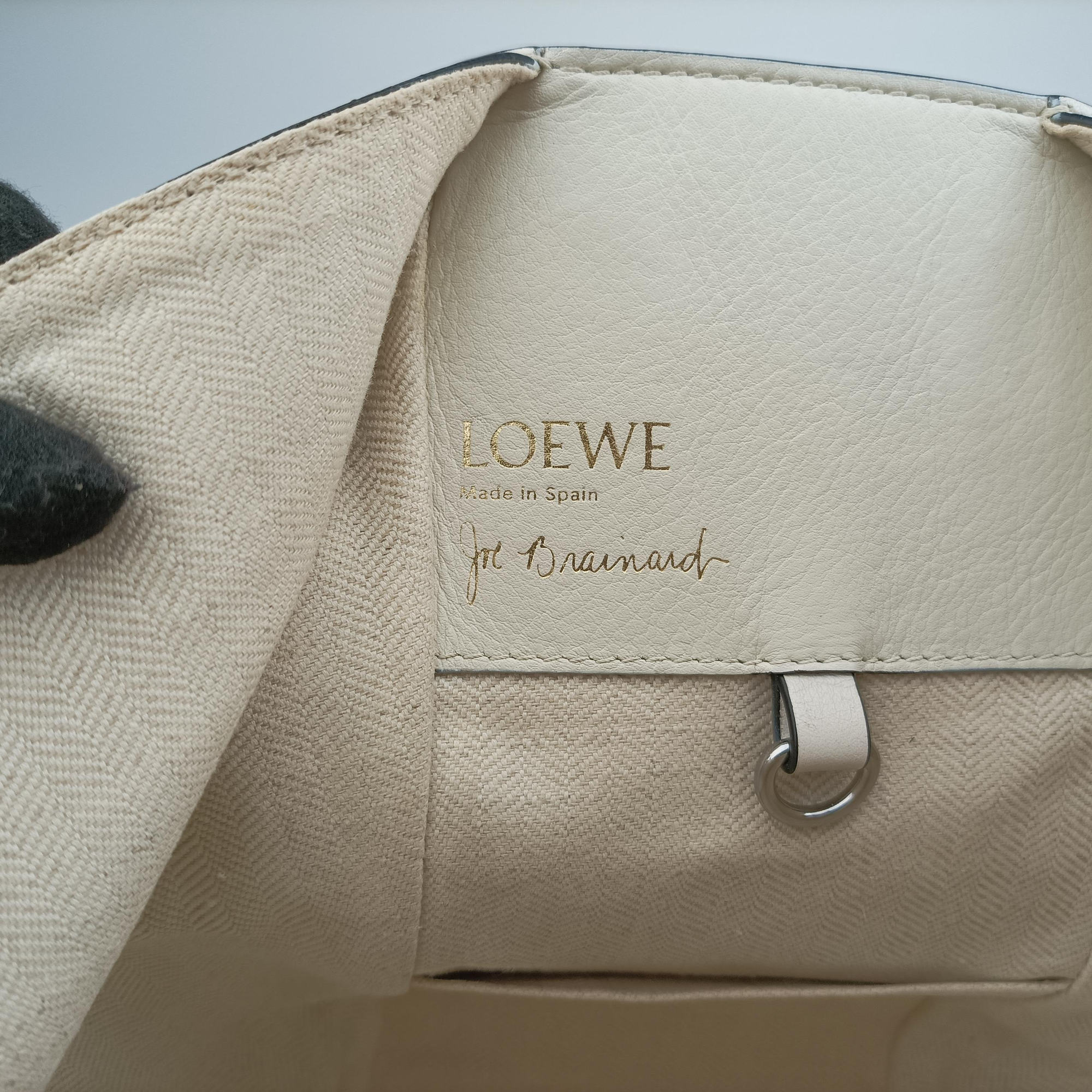 Pre-owned Loewe Hammock White Leather  shoulderbag | stylenewstar