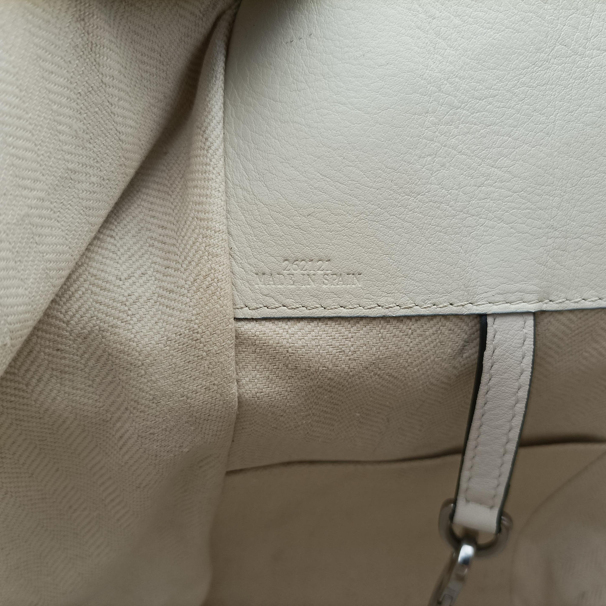 Pre-owned Loewe Hammock White Leather  shoulderbag | stylenewstar