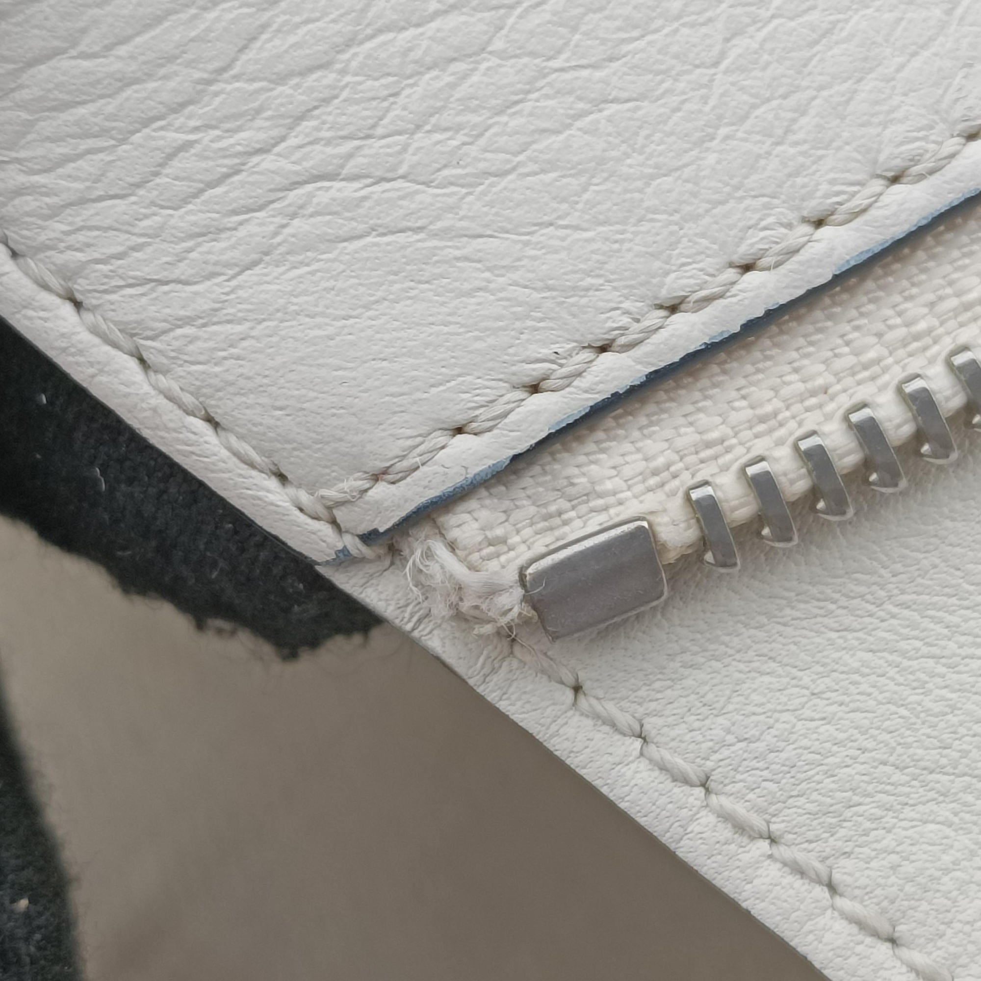Pre-owned Loewe Hammock White Leather  shoulderbag | stylenewstar
