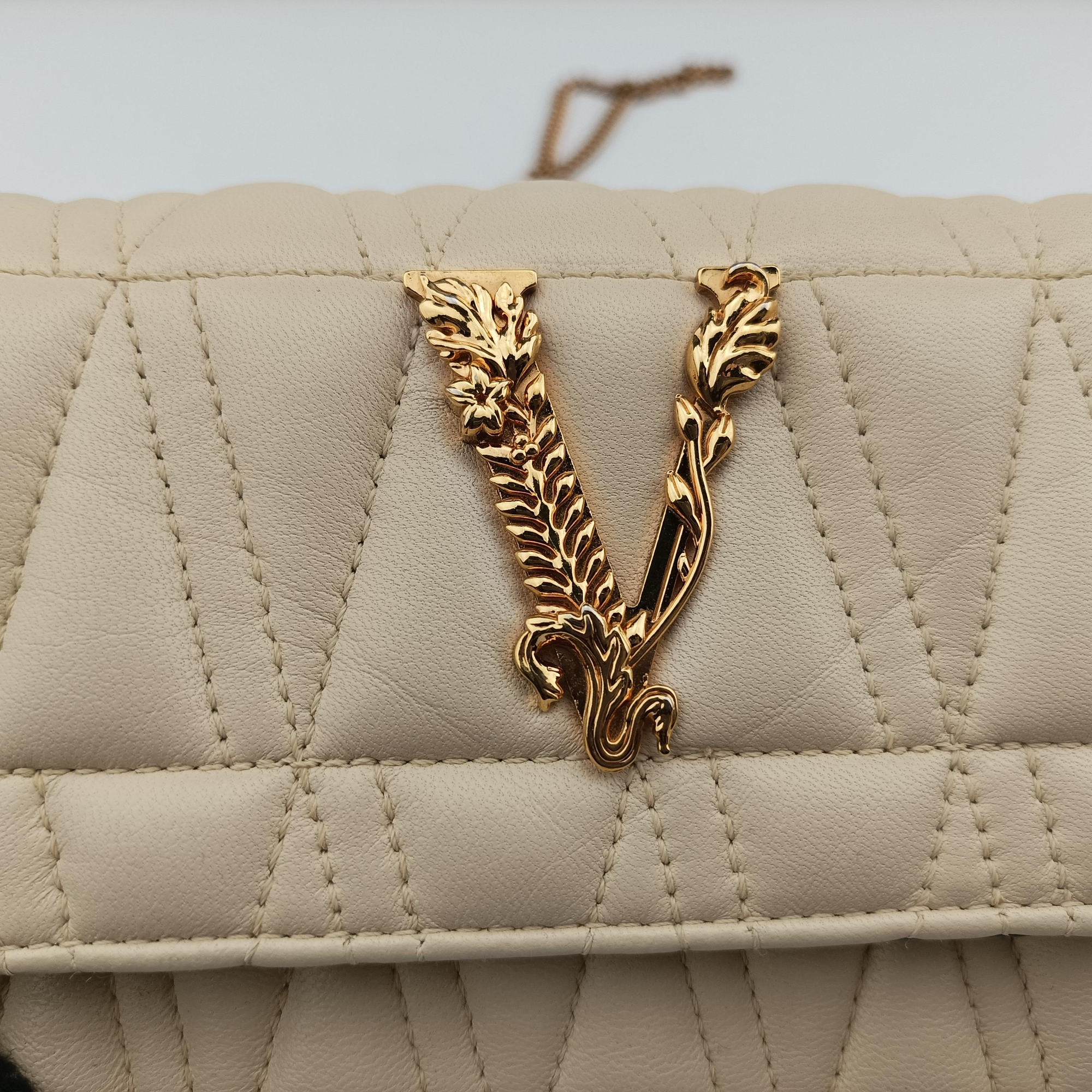 Pre-owned VERSACE Virtus Beige Leather  shoulderbag | stylenewstar