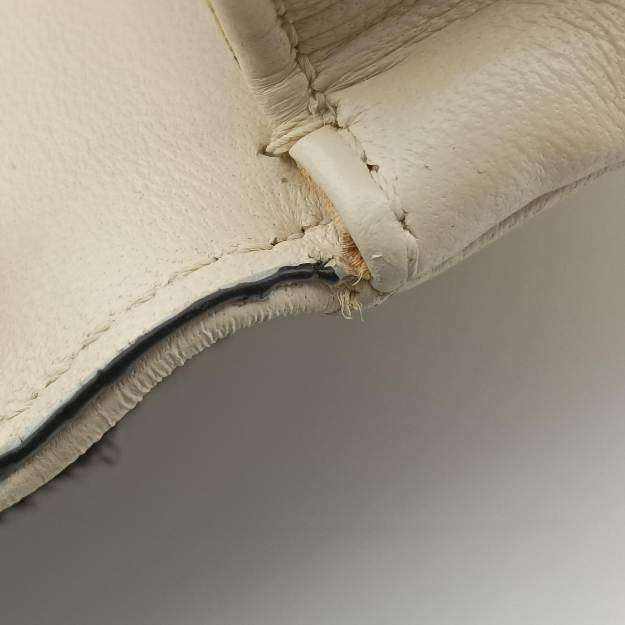 Pre-owned VERSACE Virtus Beige Leather  shoulderbag | stylenewstar