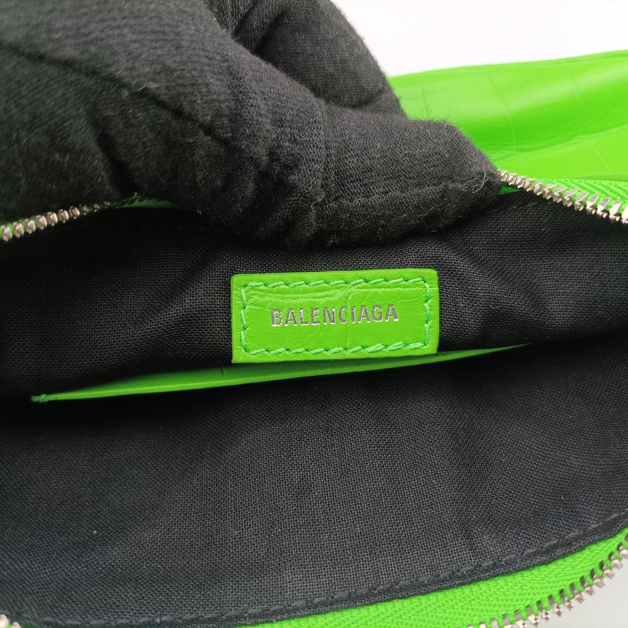 Pre-owned Balenciaga Le Cagole Green lambskin  shoulderbag | stylenewstar