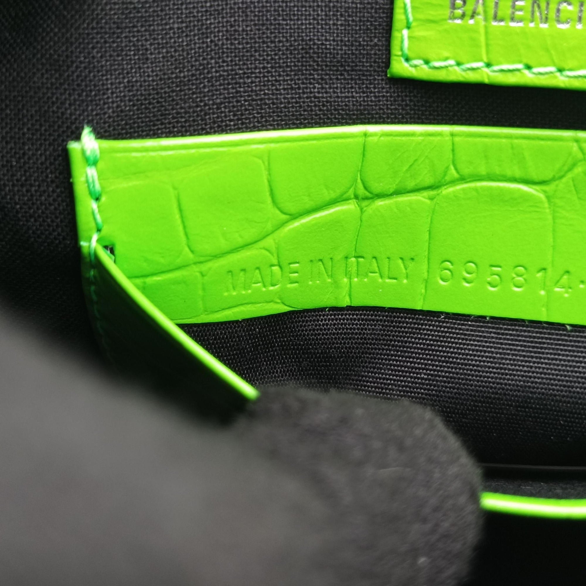 Pre-owned Balenciaga Le Cagole Green lambskin  shoulderbag | stylenewstar