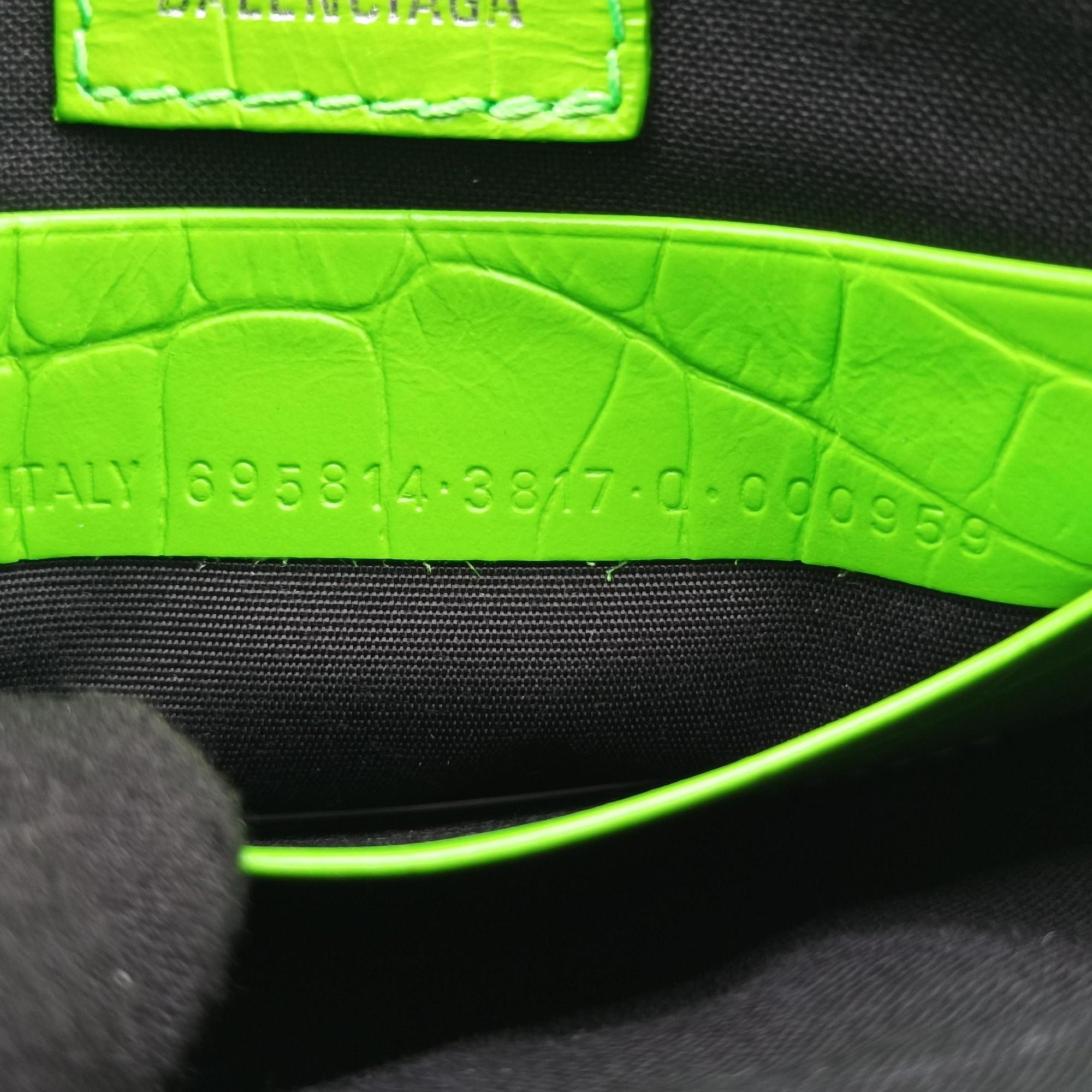 Pre-owned Balenciaga Le Cagole Green lambskin  shoulderbag | stylenewstar
