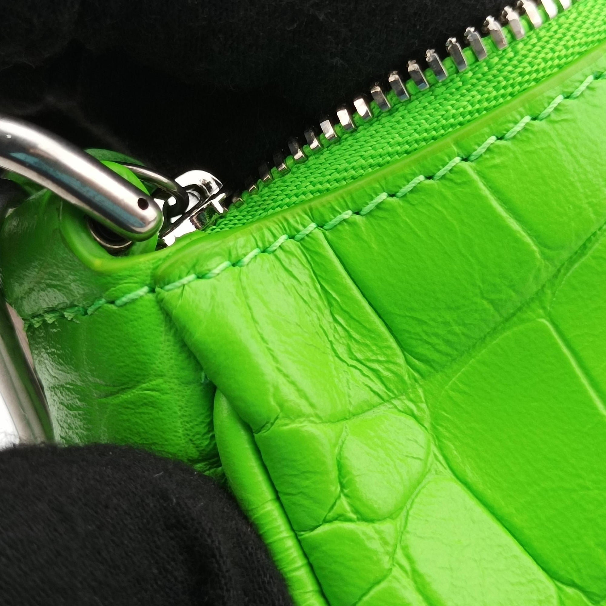 Pre-owned Balenciaga Le Cagole Green lambskin  shoulderbag | stylenewstar