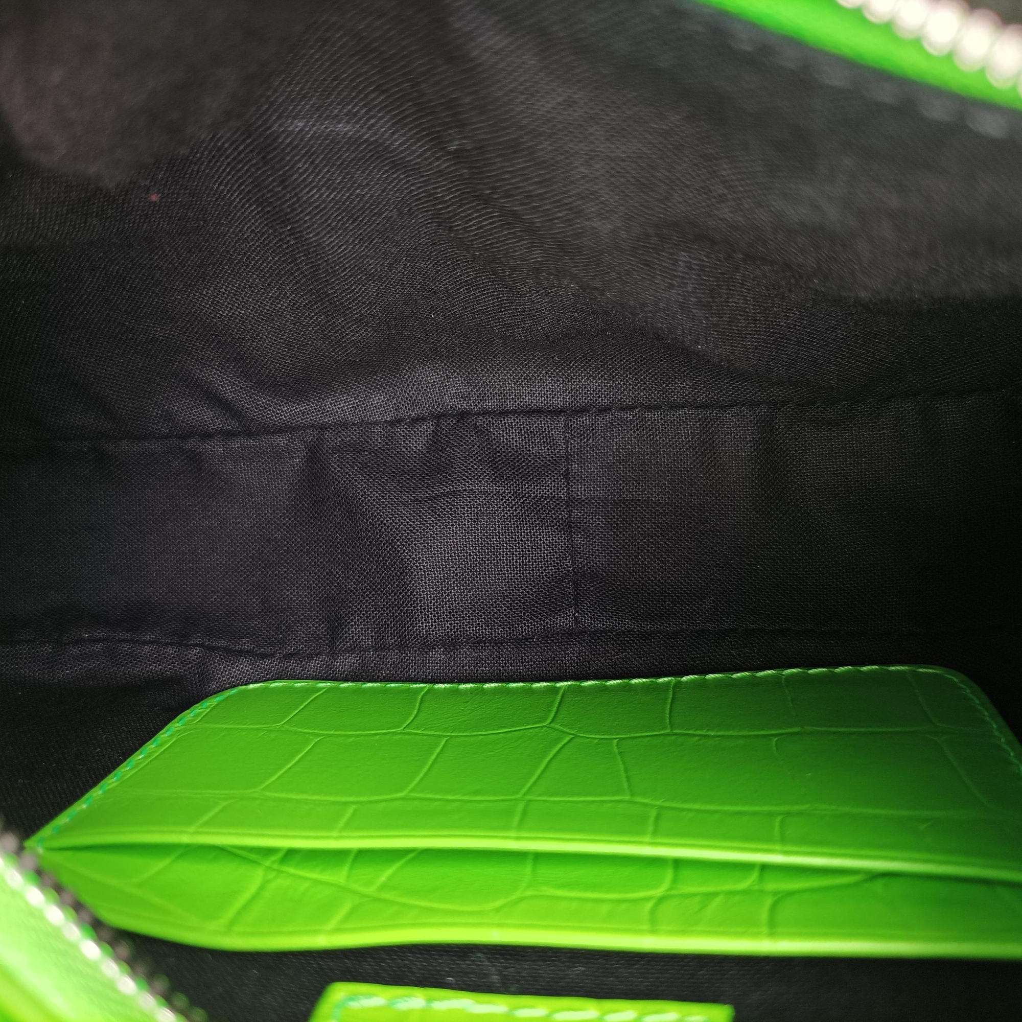 Pre-owned Balenciaga Le Cagole Green lambskin  shoulderbag | stylenewstar