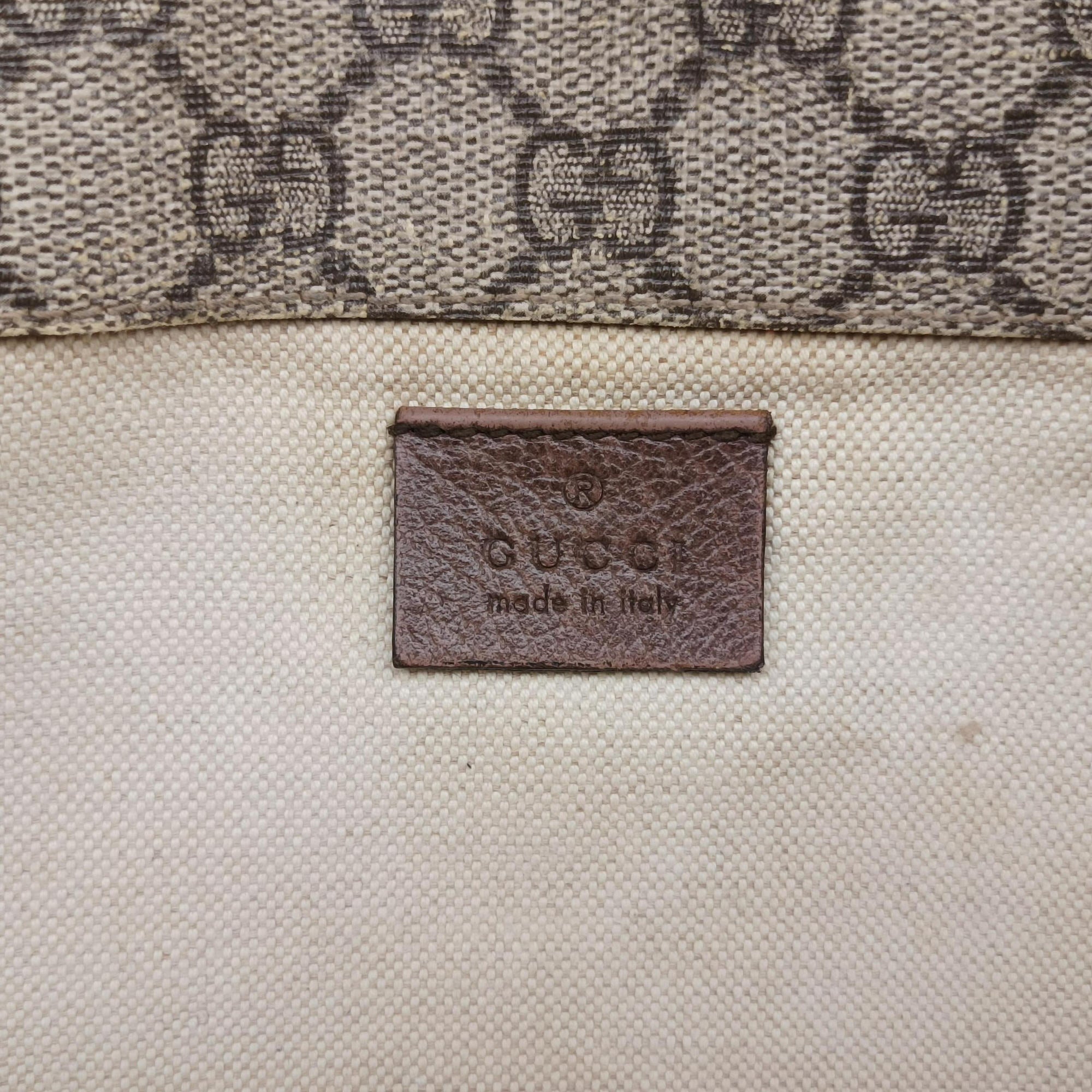 Pre-owned Gucci NEO VINTAGE GG Supreme Beige×red×green PVC coated canvas 495654 bum bag/waist bag | stylenewstar
