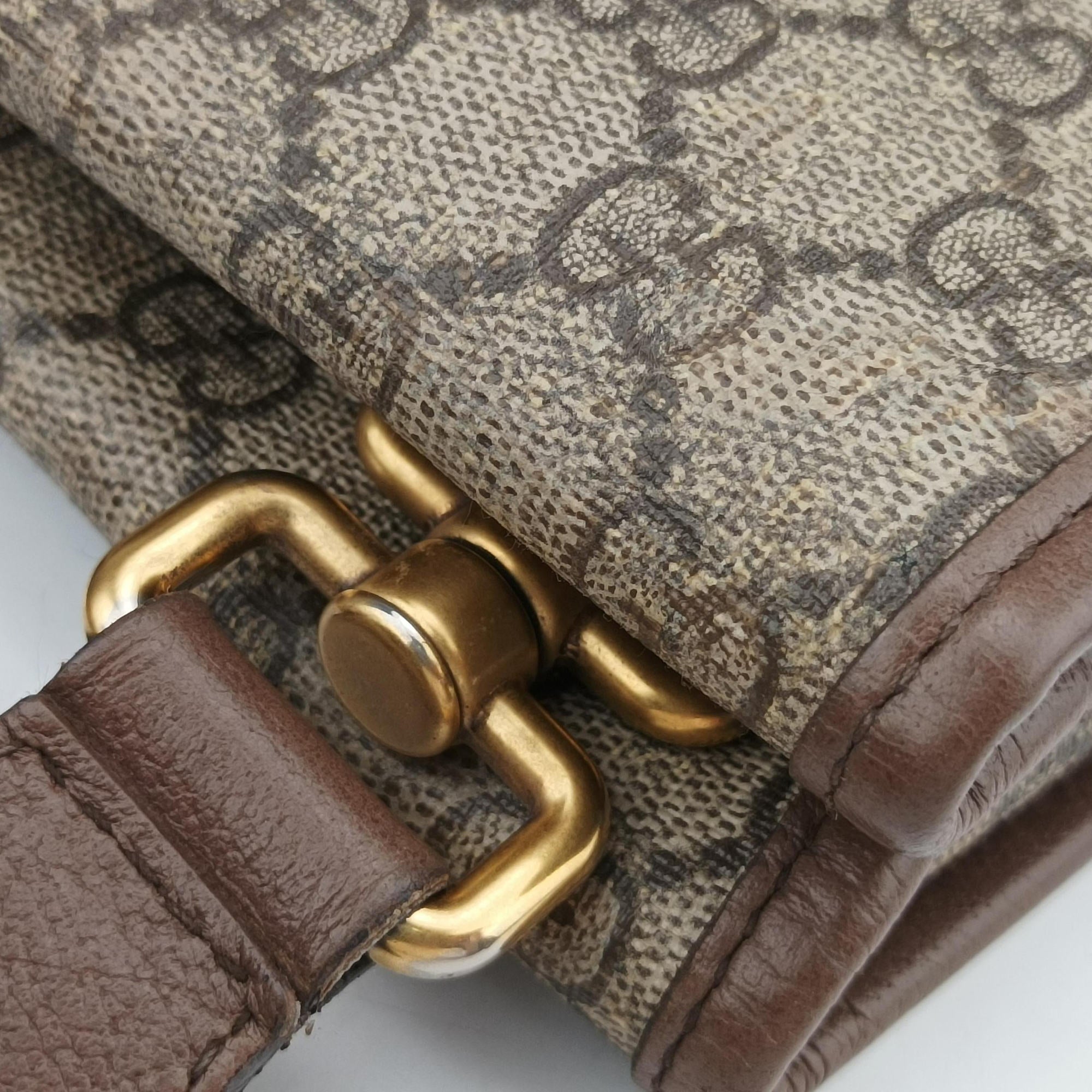 Pre-owned Gucci NEO VINTAGE GG Supreme Beige×red×green PVC coated canvas 495654 bum bag/waist bag | stylenewstar