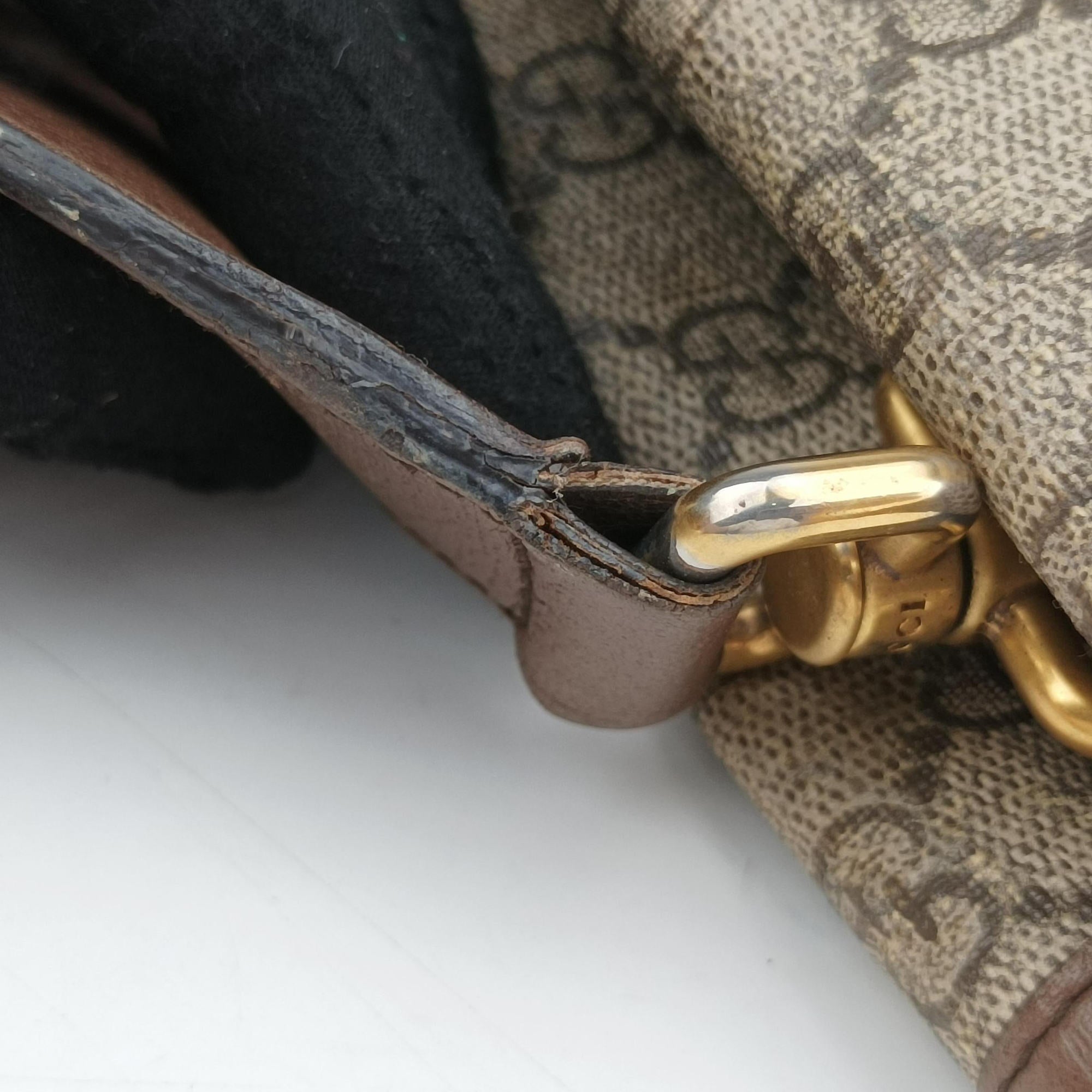 Pre-owned Gucci NEO VINTAGE GG Supreme Beige×red×green PVC coated canvas 495654 bum bag/waist bag | stylenewstar