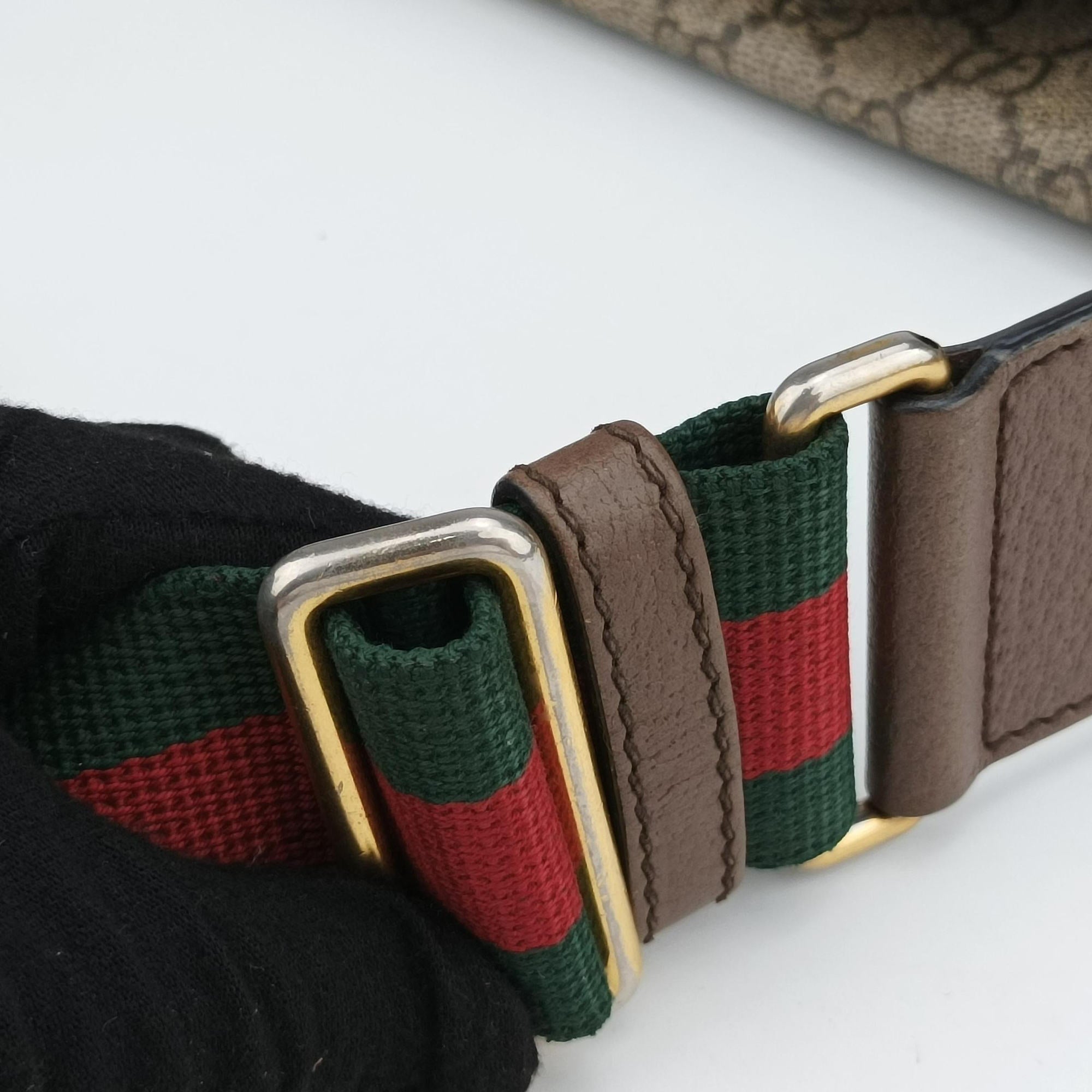 Pre-owned Gucci NEO VINTAGE GG Supreme Beige×red×green PVC coated canvas 495654 bum bag/waist bag | stylenewstar