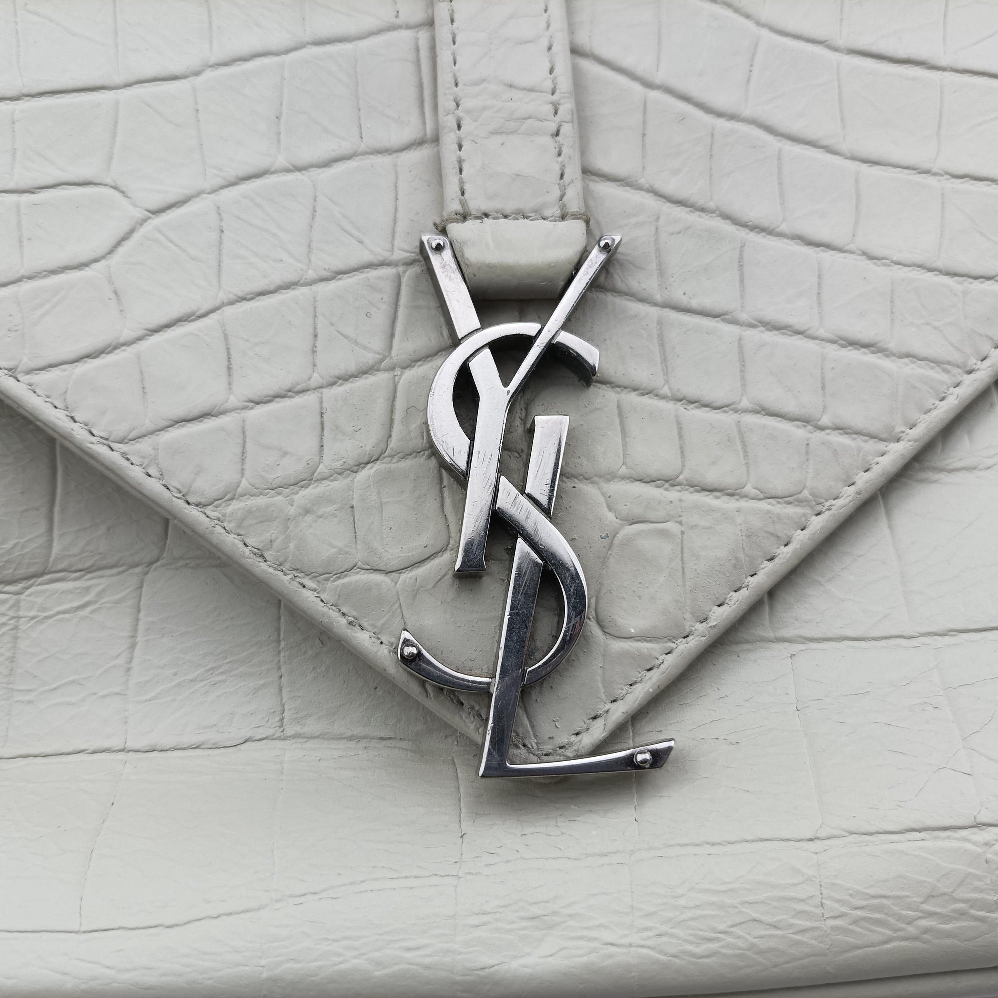 Pre-owned Yves Saint Laurent COLLEGE White Leather 428101 shoulderbag | stylenewstar