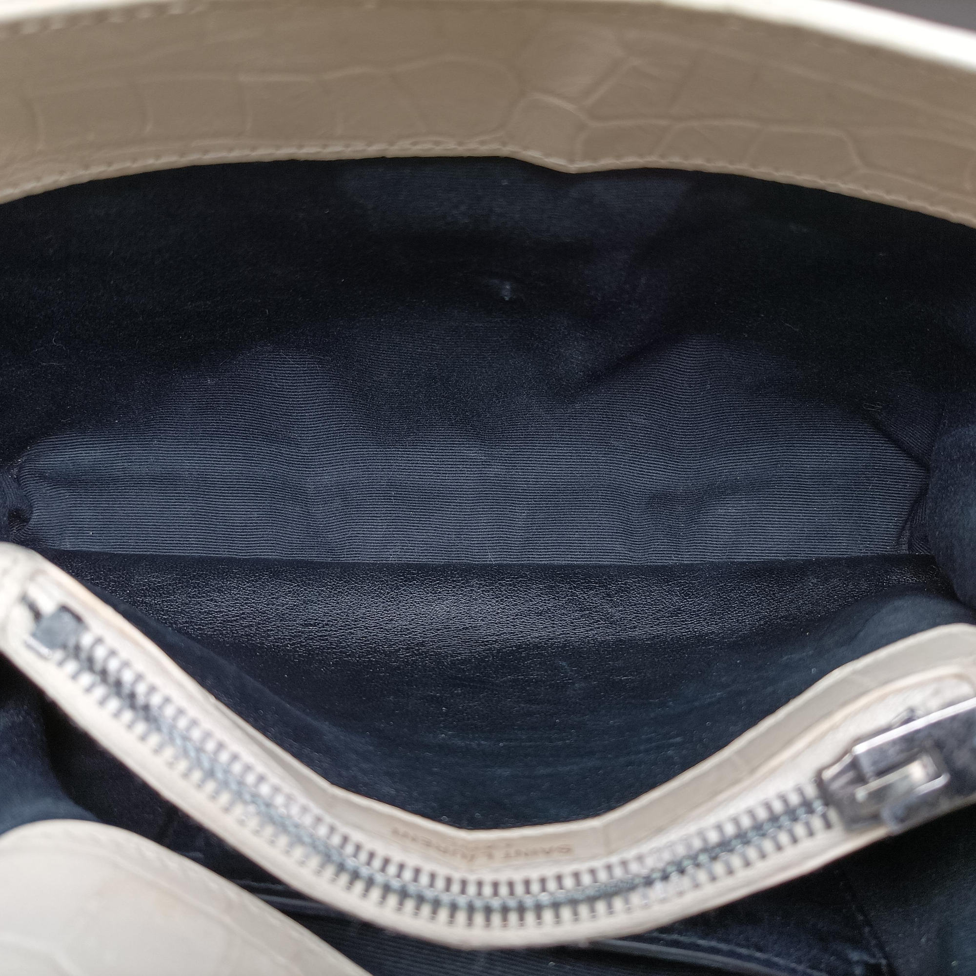 Pre-owned Yves Saint Laurent COLLEGE White Leather 428101 shoulderbag | stylenewstar
