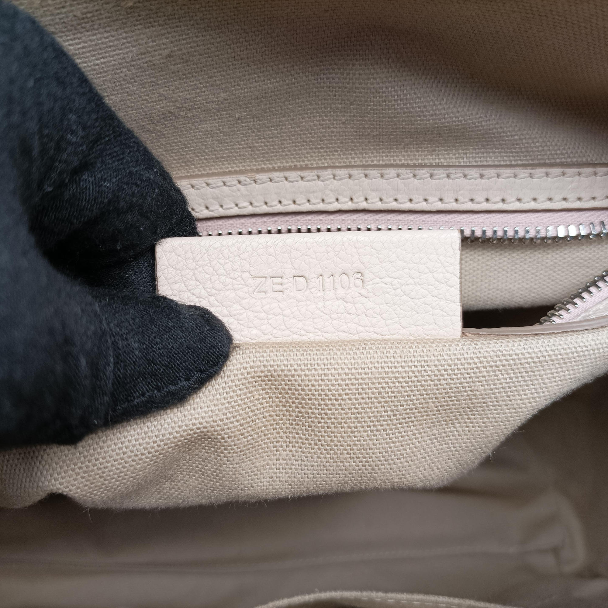 Pre-owned Givenchy Antigona Beige Leather  shoulderbag | stylenewstar