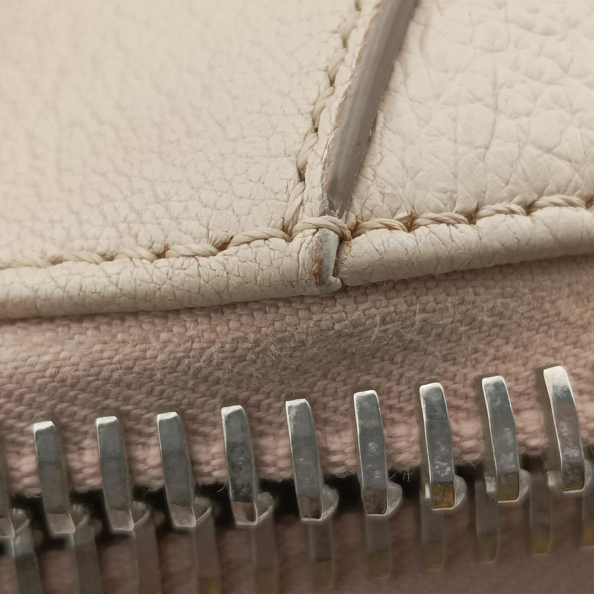 Pre-owned Givenchy Antigona Beige Leather  shoulderbag | stylenewstar