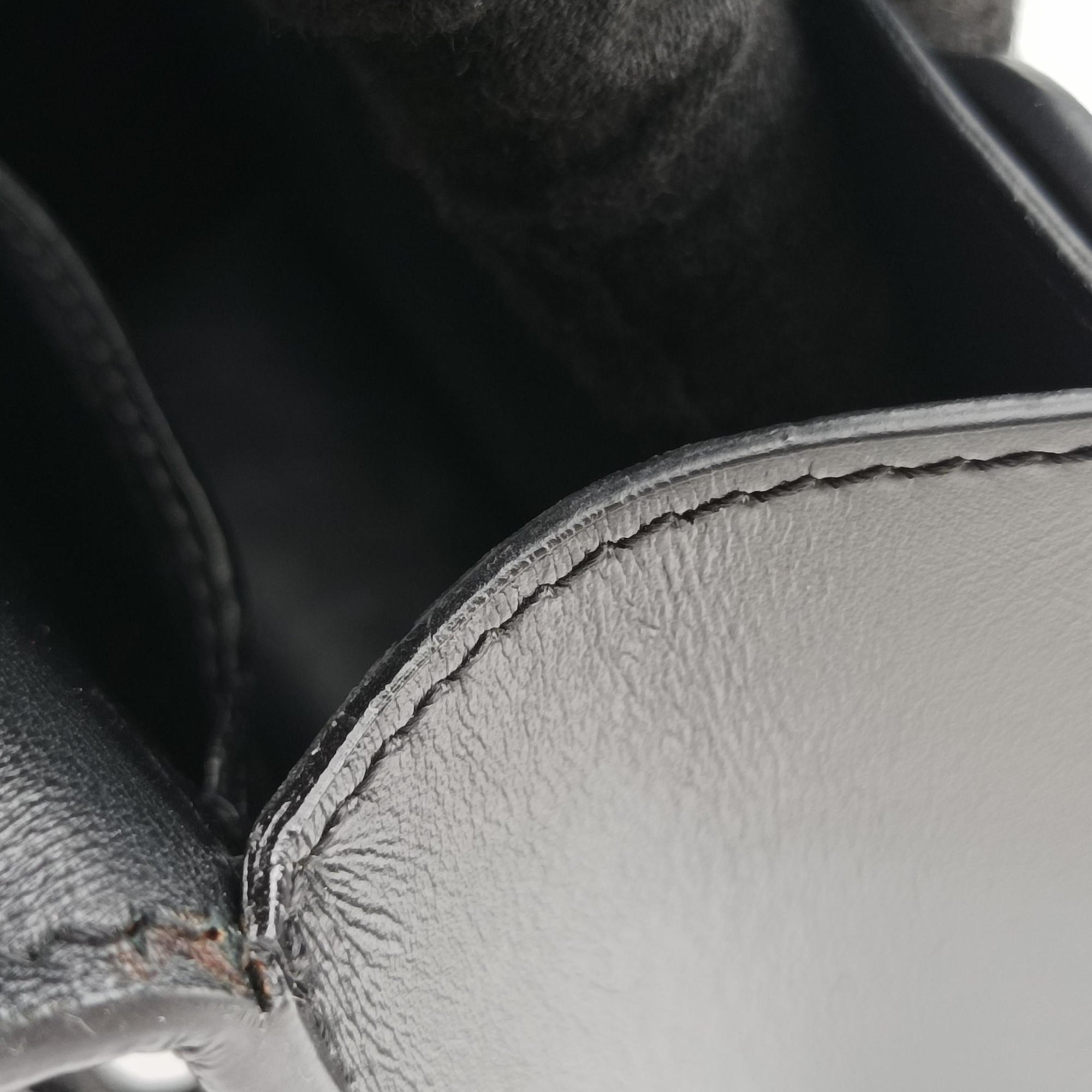 Pre-owned Burberry TB logo Black Leather  bum bag/waist bag | stylenewstar