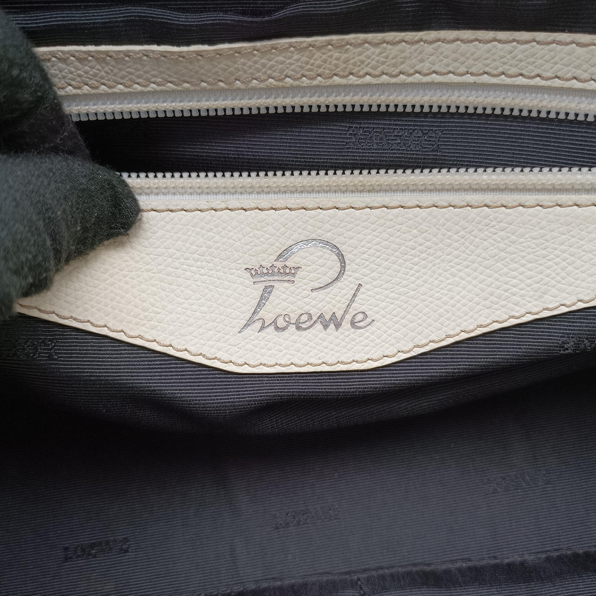 Secondhand Loewe Senda White Leather  handbag | stylenewstar
