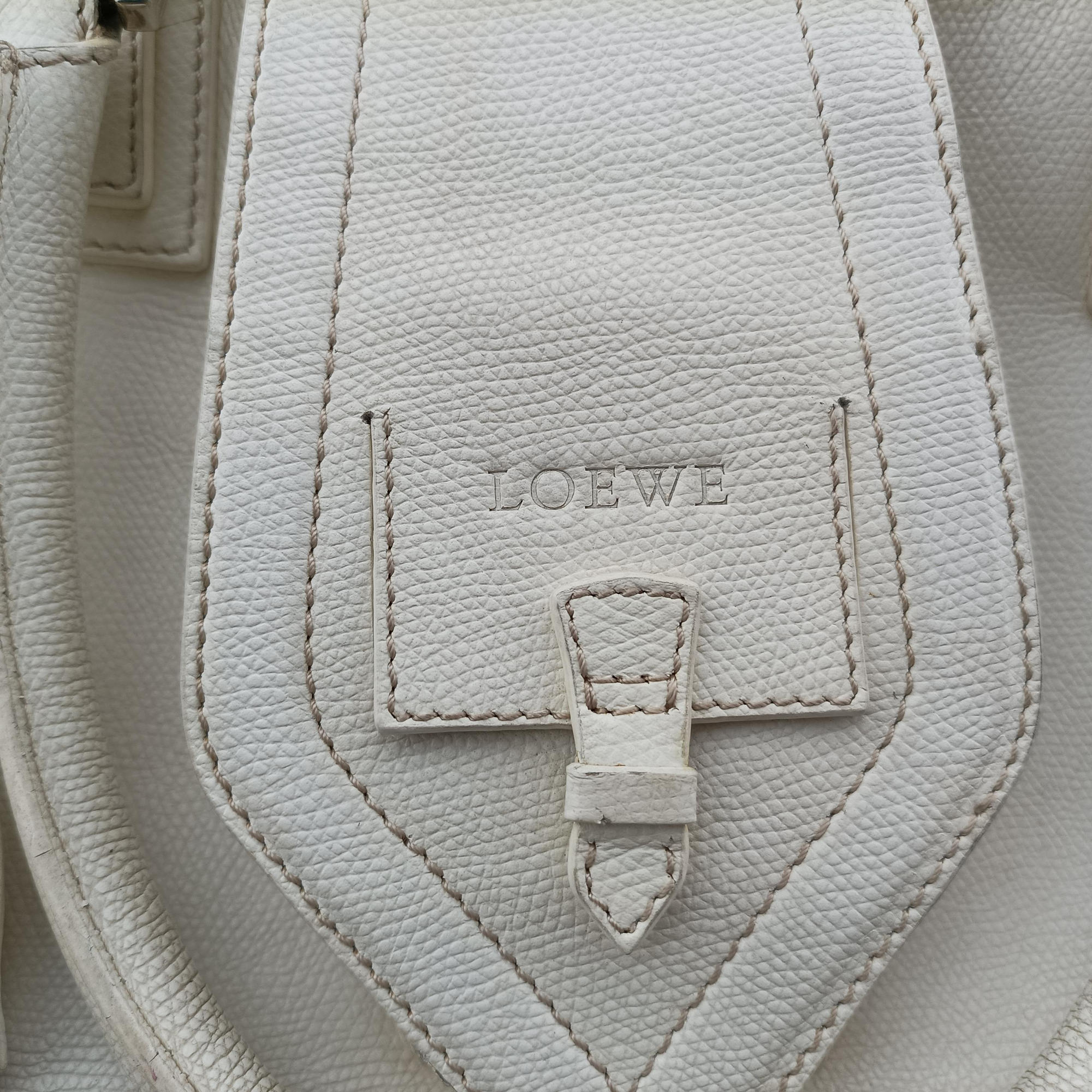 Secondhand Loewe Senda White Leather  handbag | stylenewstar