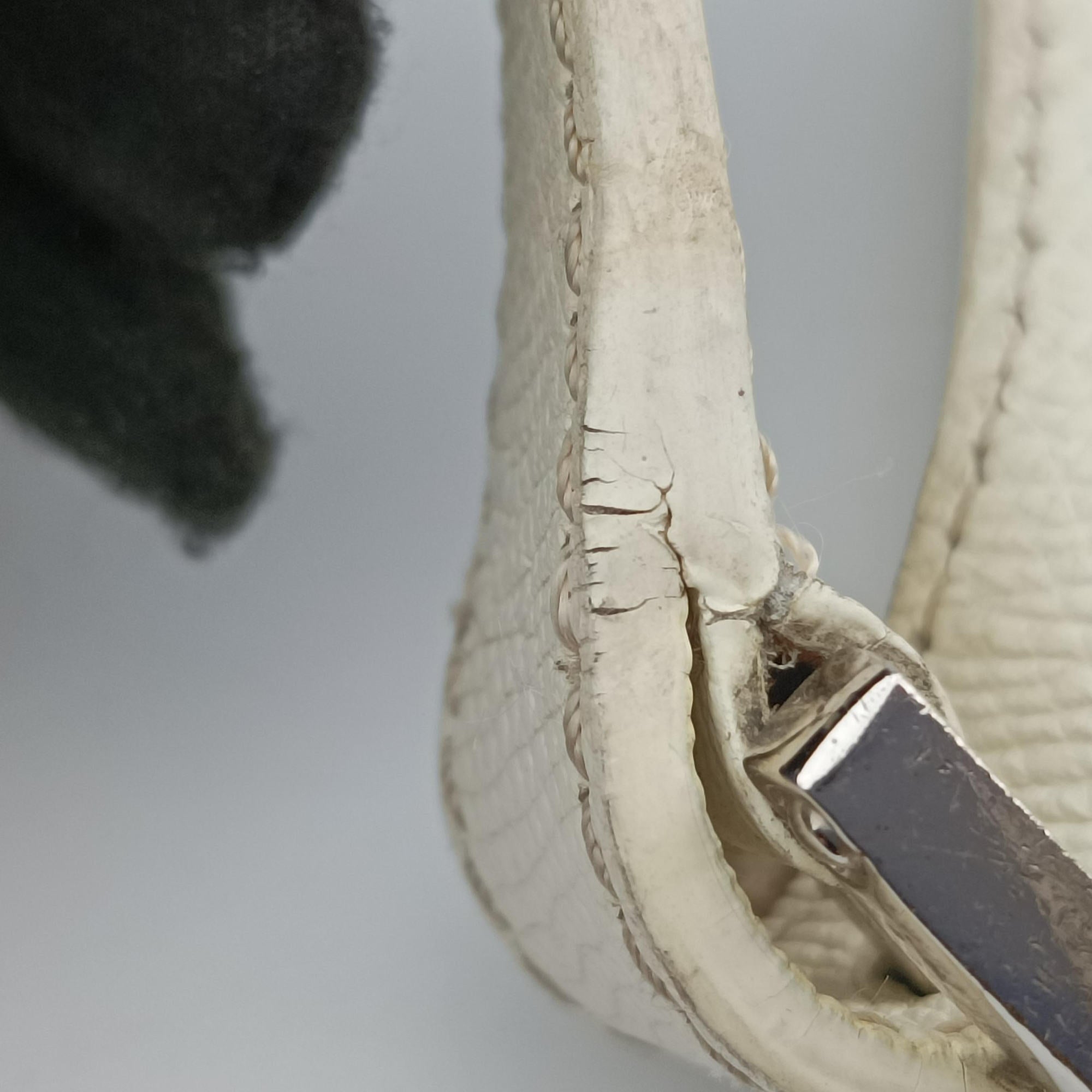 Secondhand Loewe Senda White Leather  handbag | stylenewstar