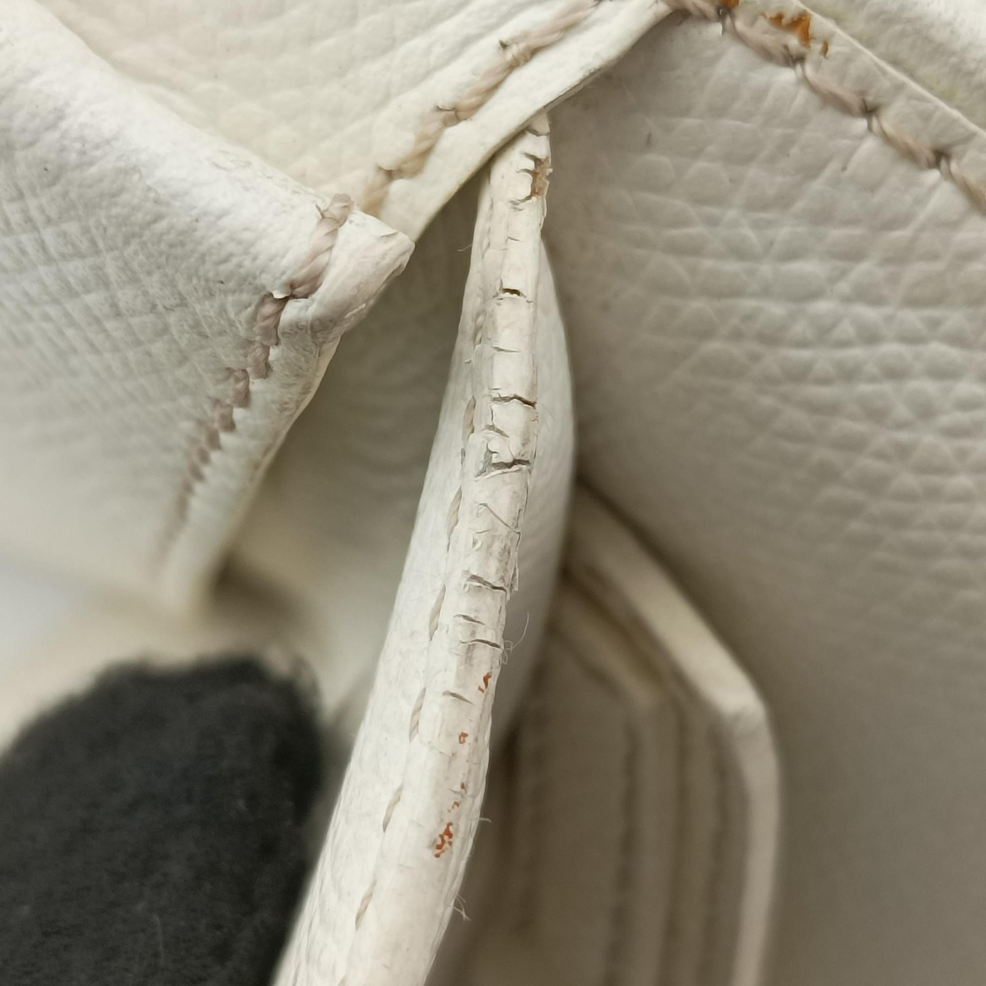 Secondhand Loewe Senda White Leather  handbag | stylenewstar