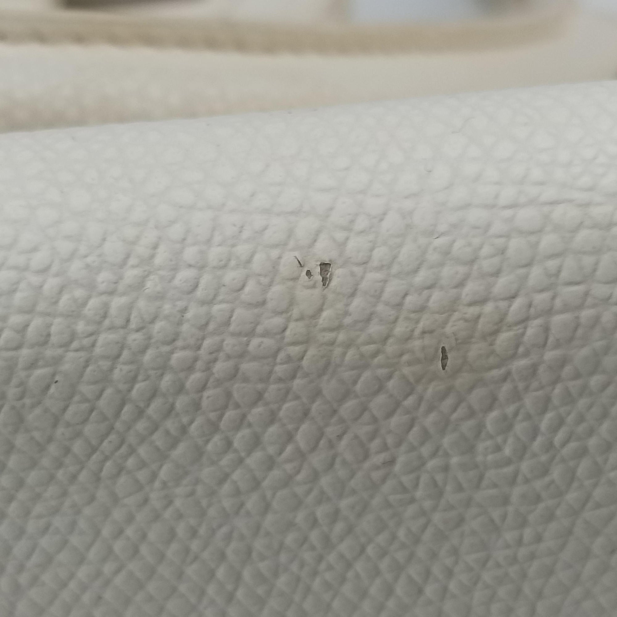 Secondhand Loewe Senda White Leather  handbag | stylenewstar