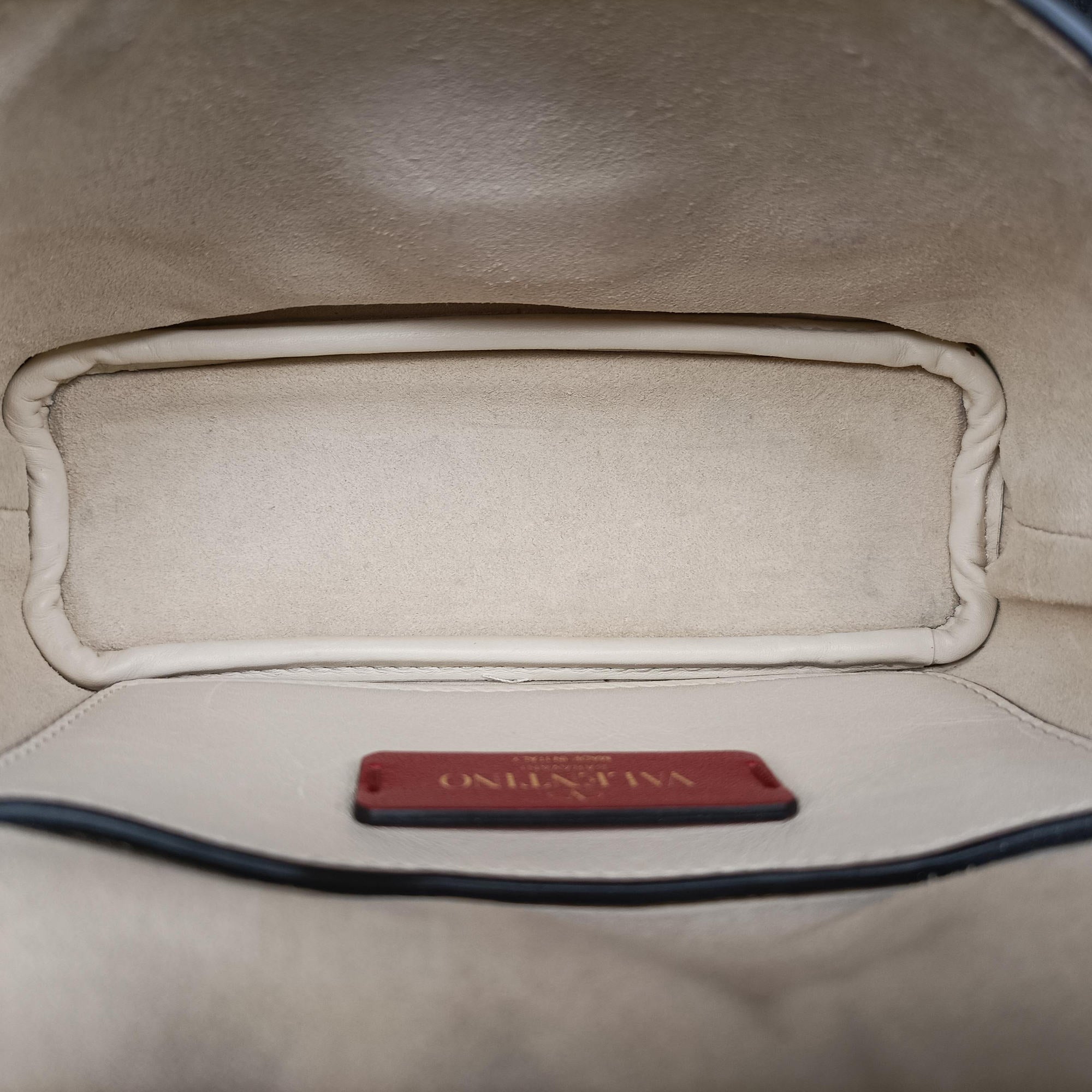 Pre-owned Valentino Rockstud Ivory  Nappa Leather   shoulderbag | stylenewstar