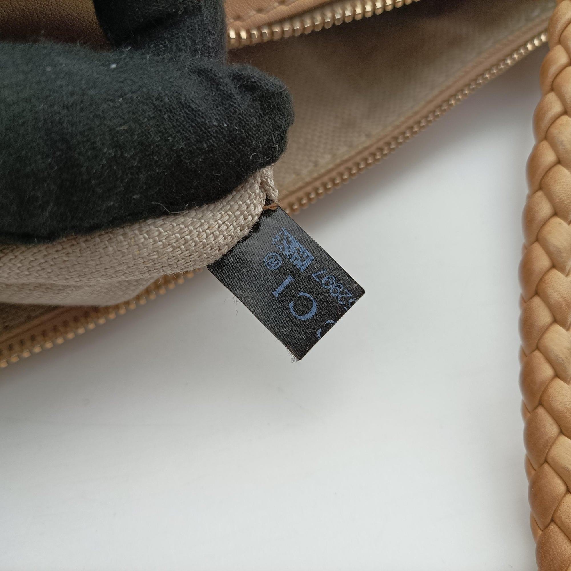 Pre-owned Gucci Handmade Camel leather 263952 shoulderbag | stylenewstar
