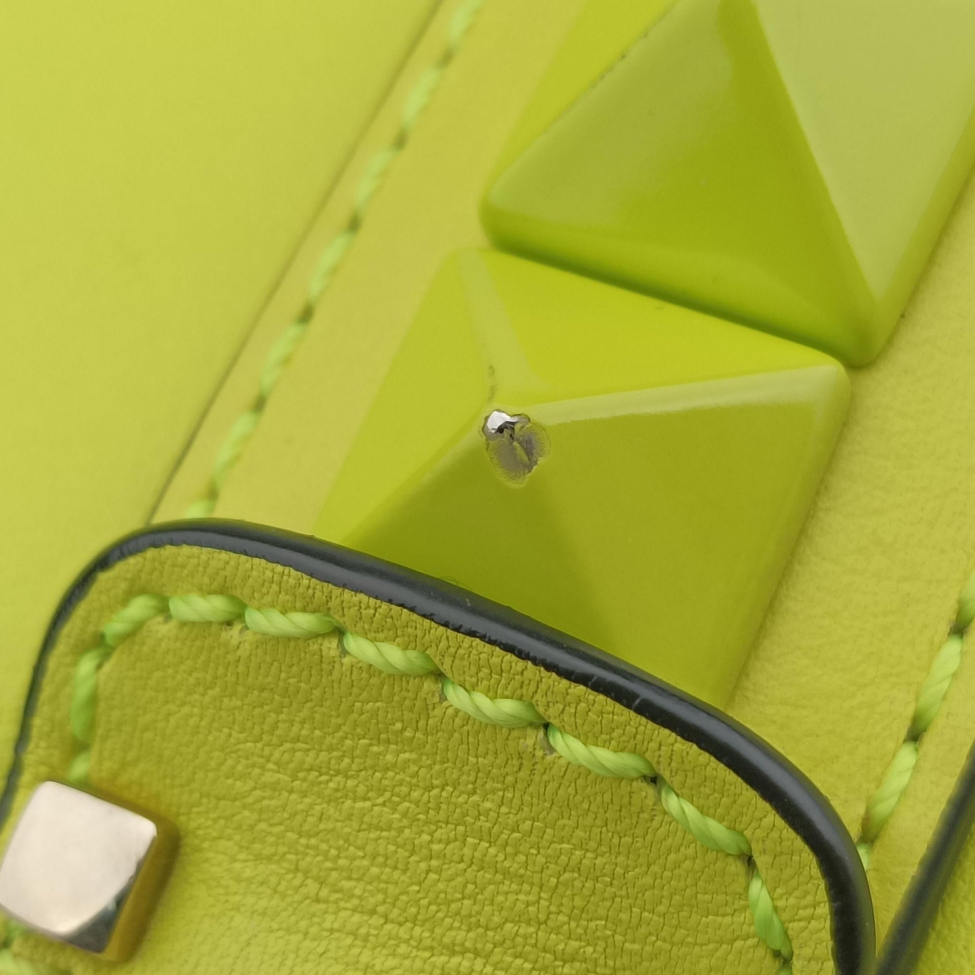 Secondhand Valentino Rockstud Glam Lock yellow×white Leather  shoulderbag | stylenewstar