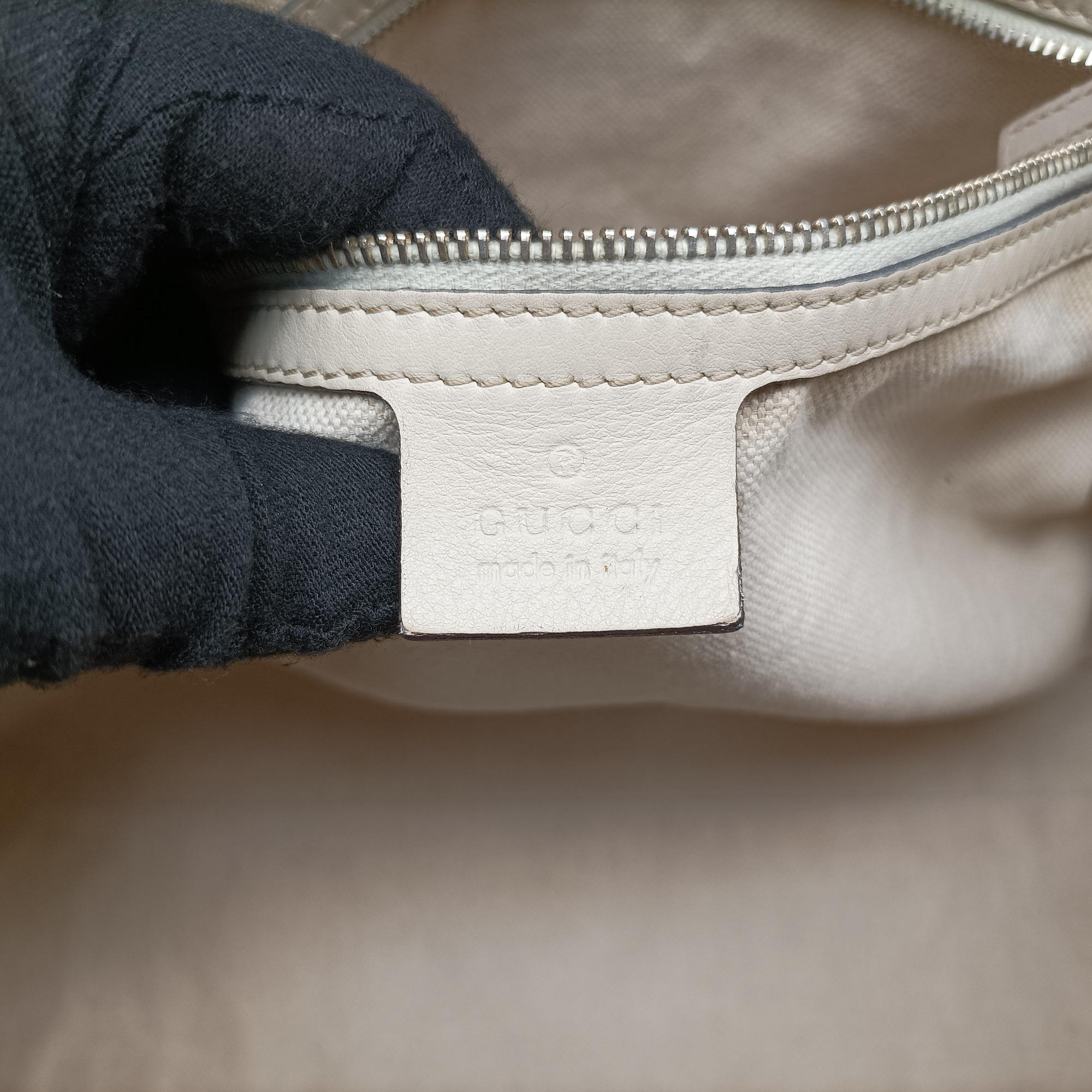Pre-owned Gucci Lovely White Leather 257068 handbag | stylenewstar