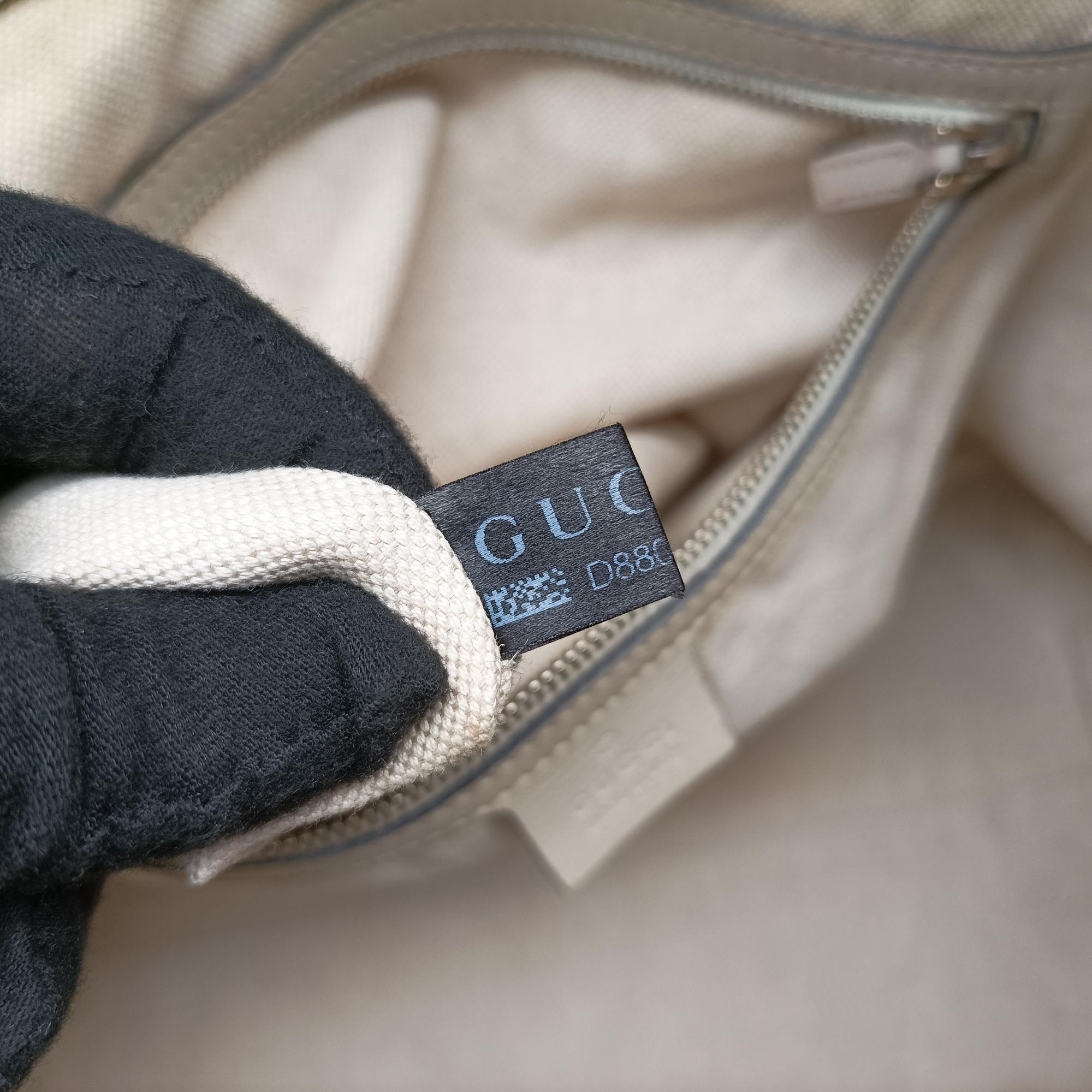 Pre-owned Gucci Lovely White Leather 257068 handbag | stylenewstar
