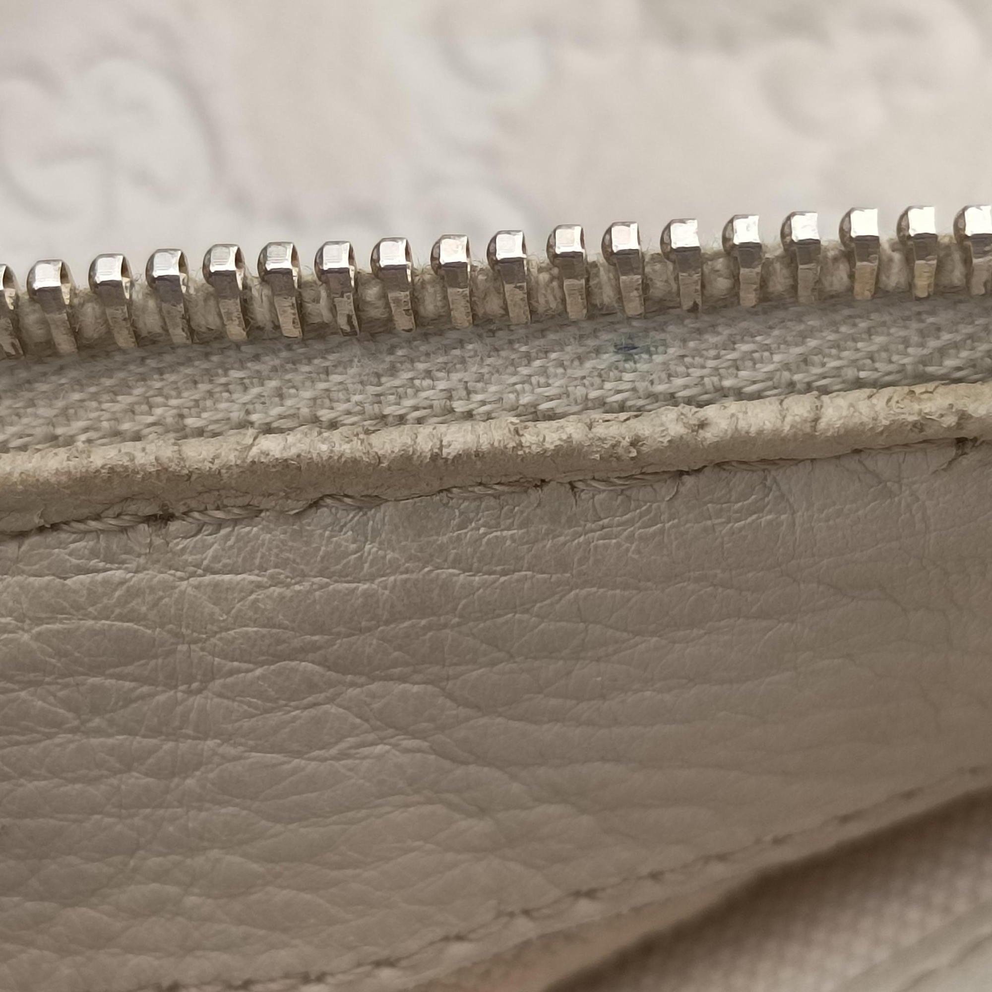 Pre-owned Gucci Lovely White Leather 257068 handbag | stylenewstar